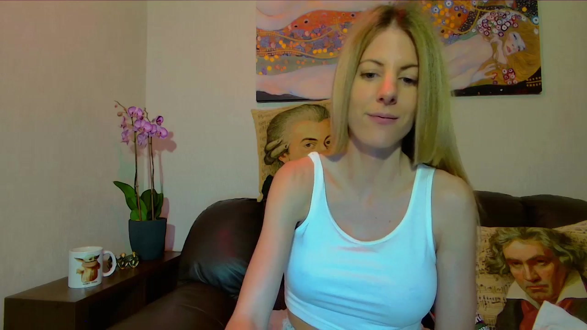 Gallery image thumbnail from Helenadoll's myfreecams stream on, 03/16/2025, 19:04 image 2 of 20