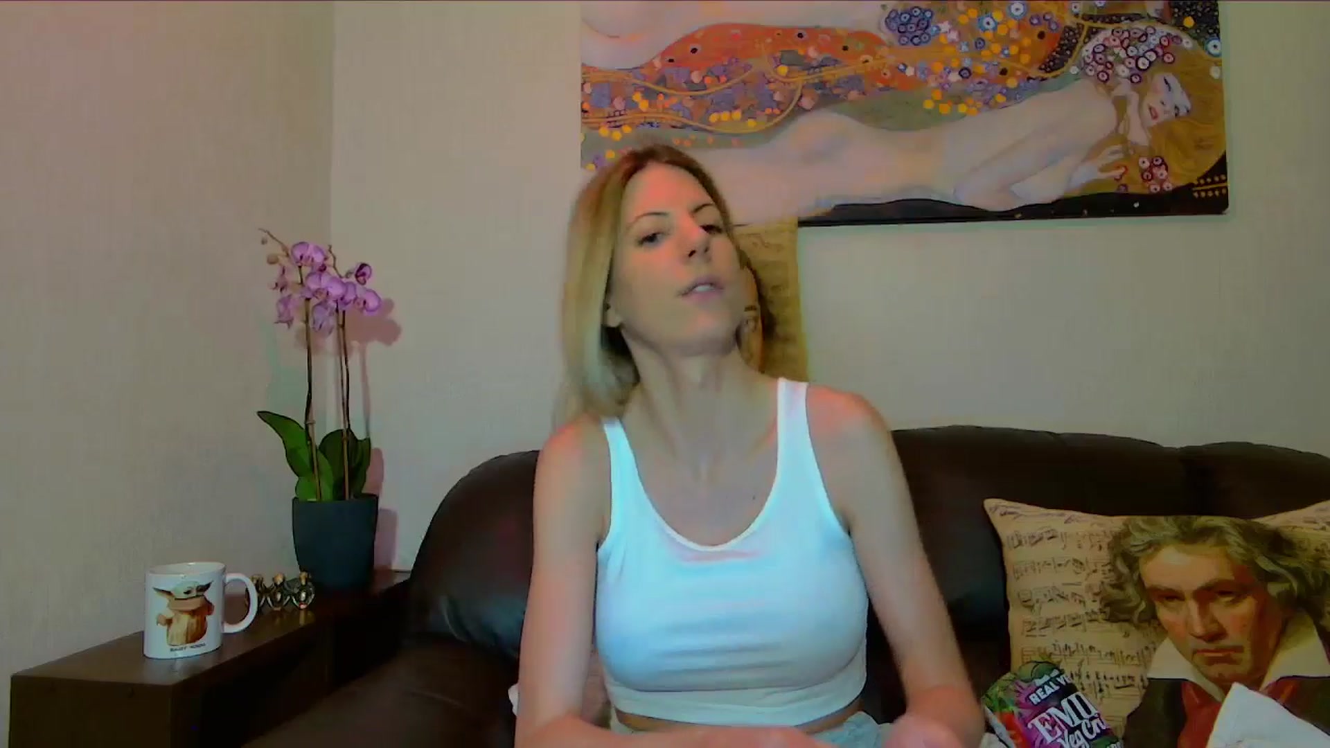 Gallery image thumbnail from Helenadoll's myfreecams stream on, 03/16/2025, 19:04 image 16 of 20