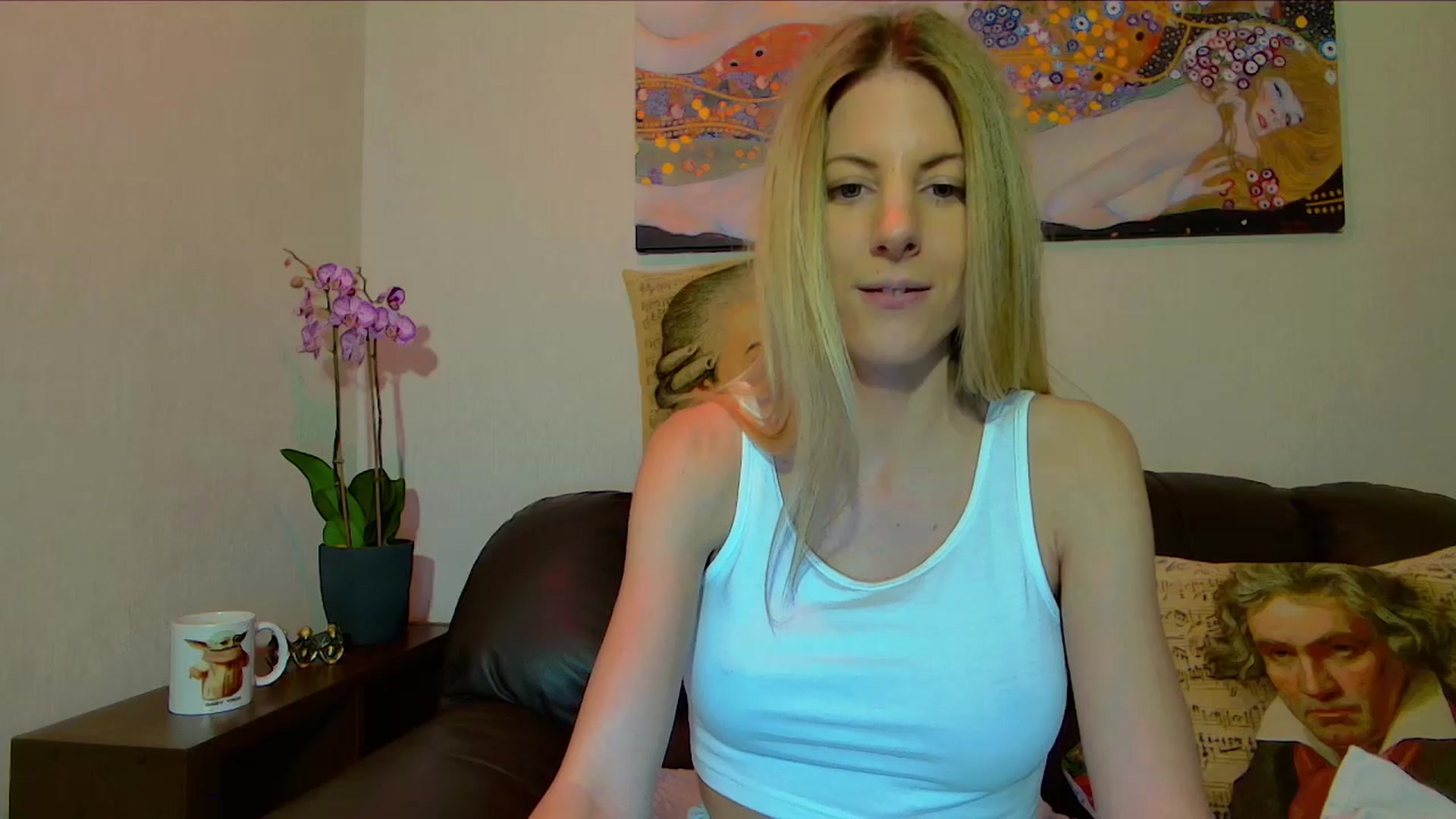 Gallery image thumbnail from Helenadoll's myfreecams stream on, 03/16/2025, 19:04 image 3 of 20