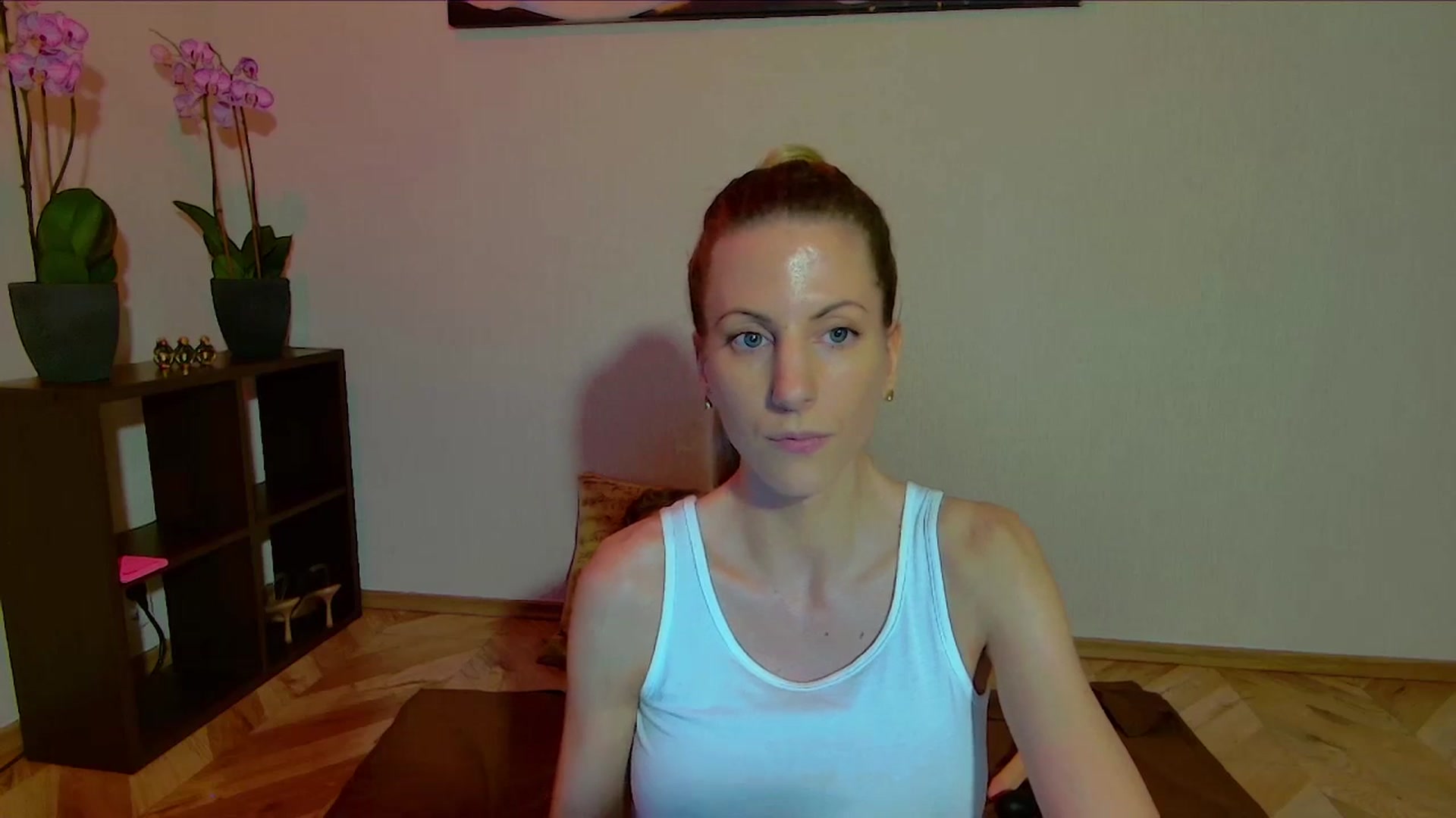 Gallery image thumbnail from Helenadoll's myfreecams stream on, 03/27/2025, 19:31 image 10 of 20