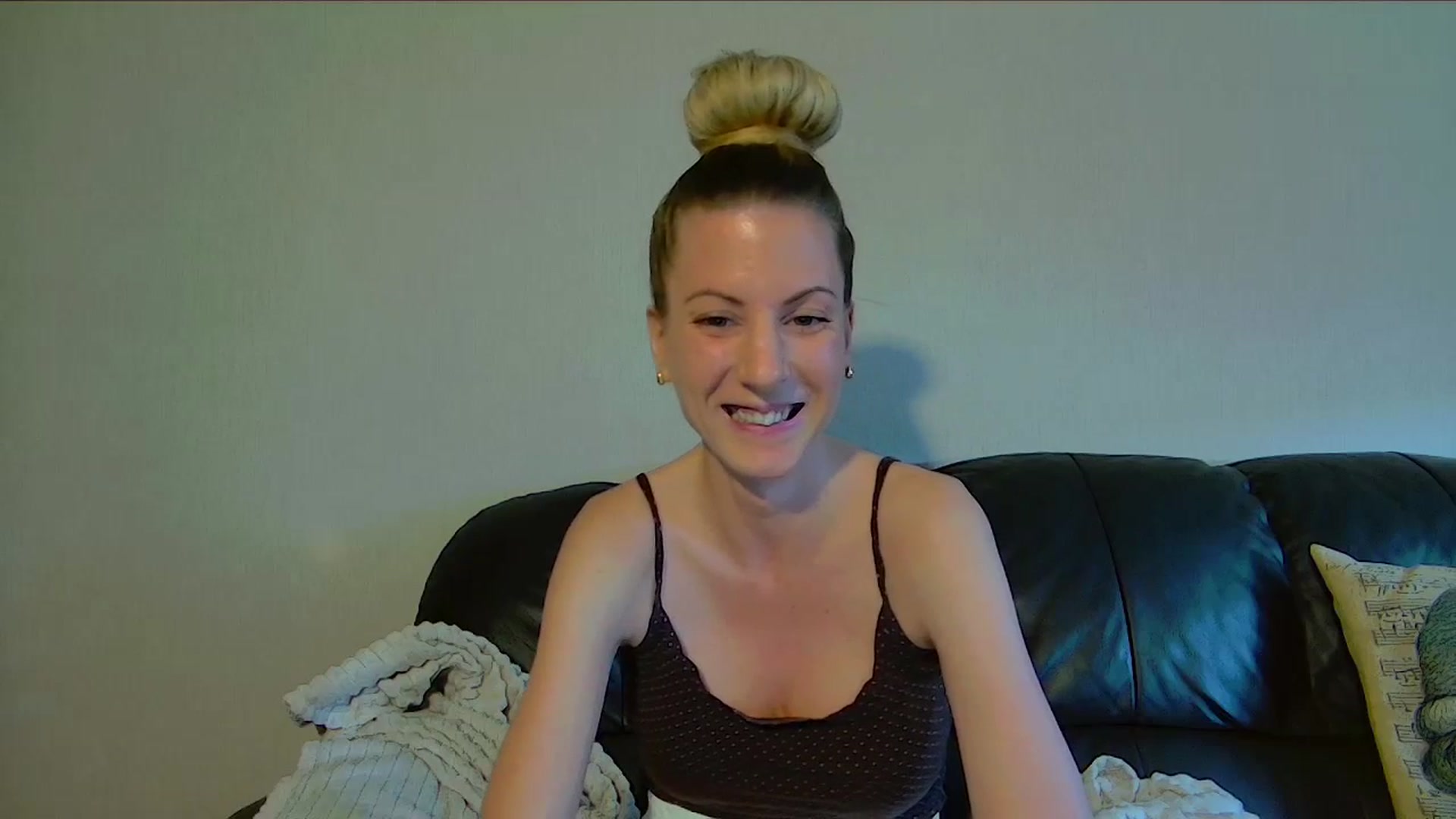 Gallery image thumbnail from Helenadoll's myfreecams stream on, 04/09/2025, 15:32 image 2 of 20