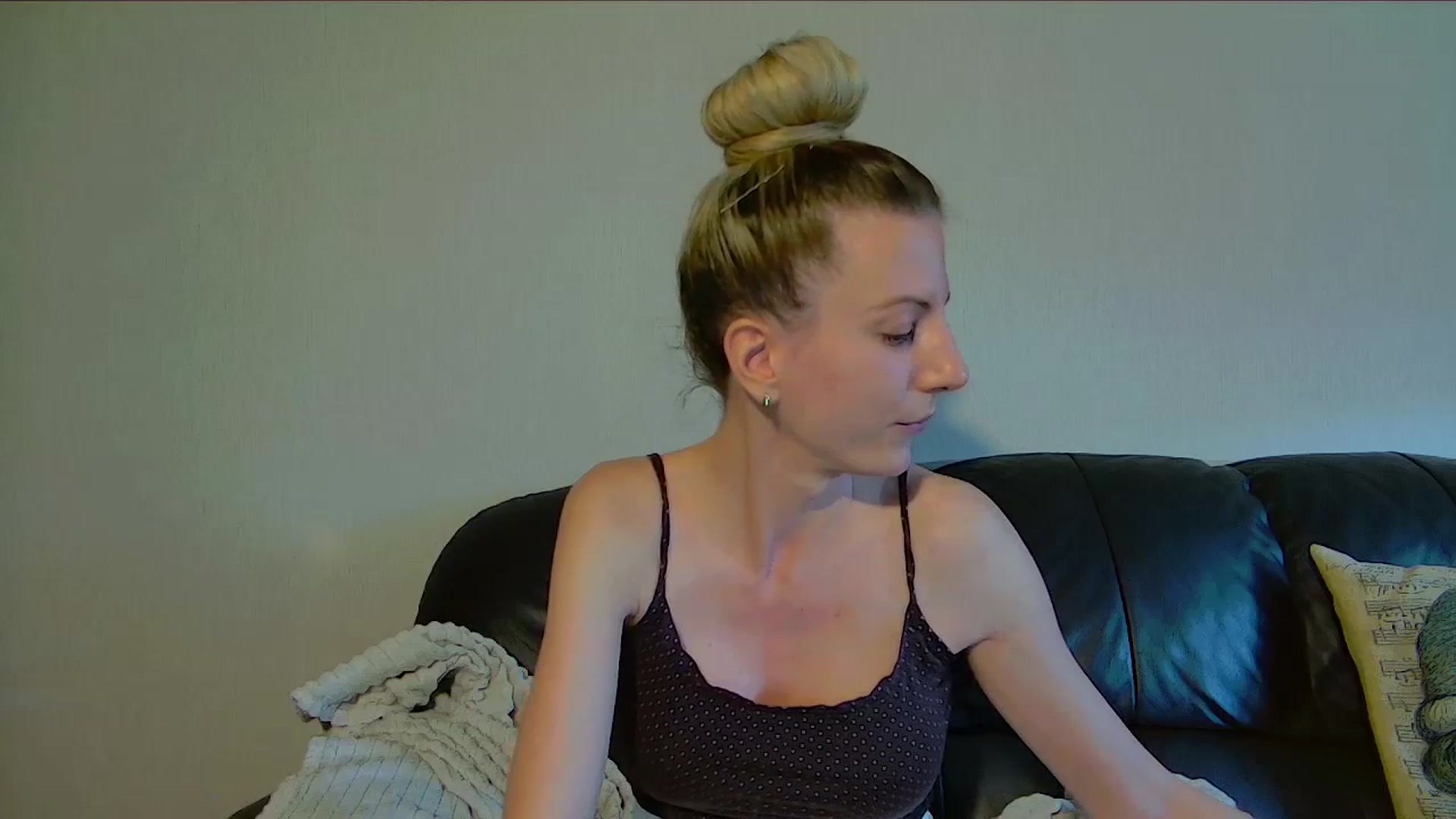 Gallery image thumbnail from Helenadoll's myfreecams stream on, 04/09/2025, 15:32 image 6 of 20