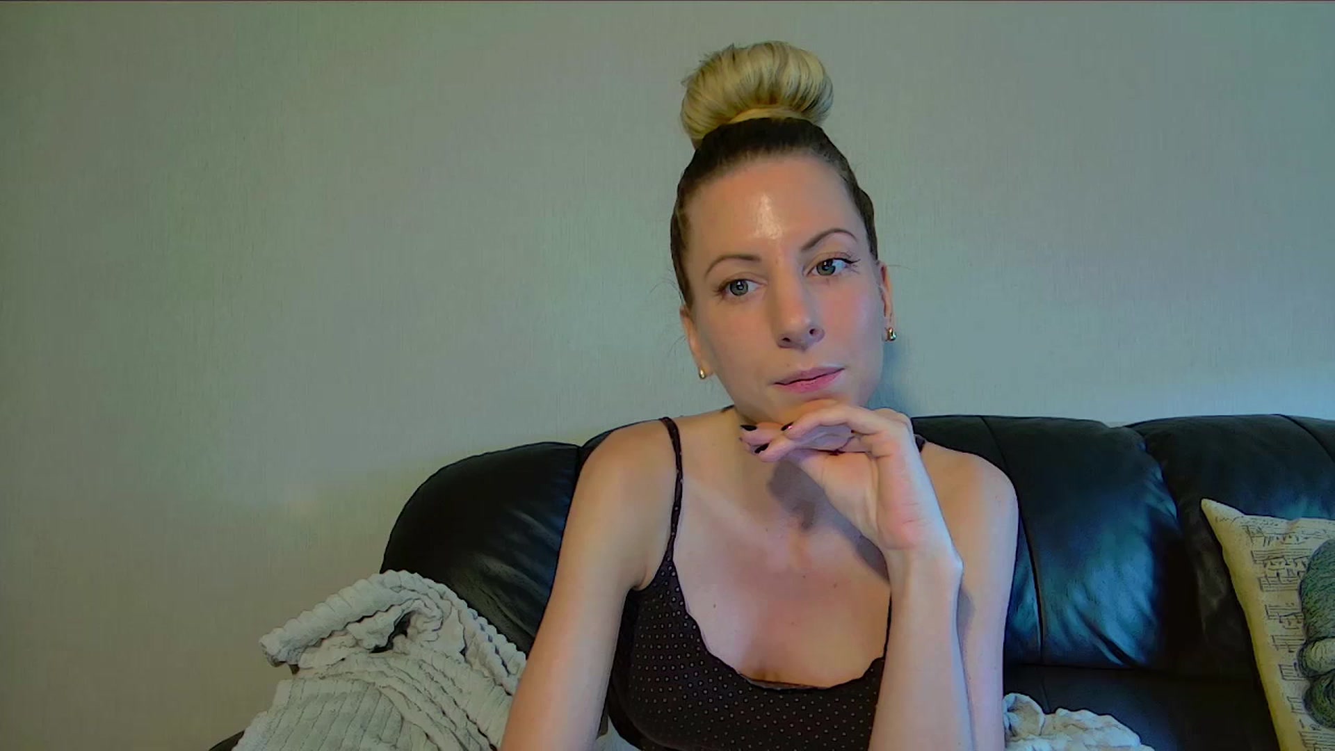 Gallery image thumbnail from Helenadoll's myfreecams stream on, 04/09/2025, 15:32 image 1 of 20