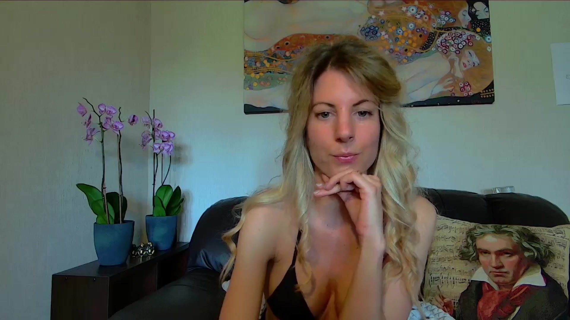 Gallery image thumbnail from Helenadoll's myfreecams stream on, 04/21/2025, 14:28 image 17 of 20