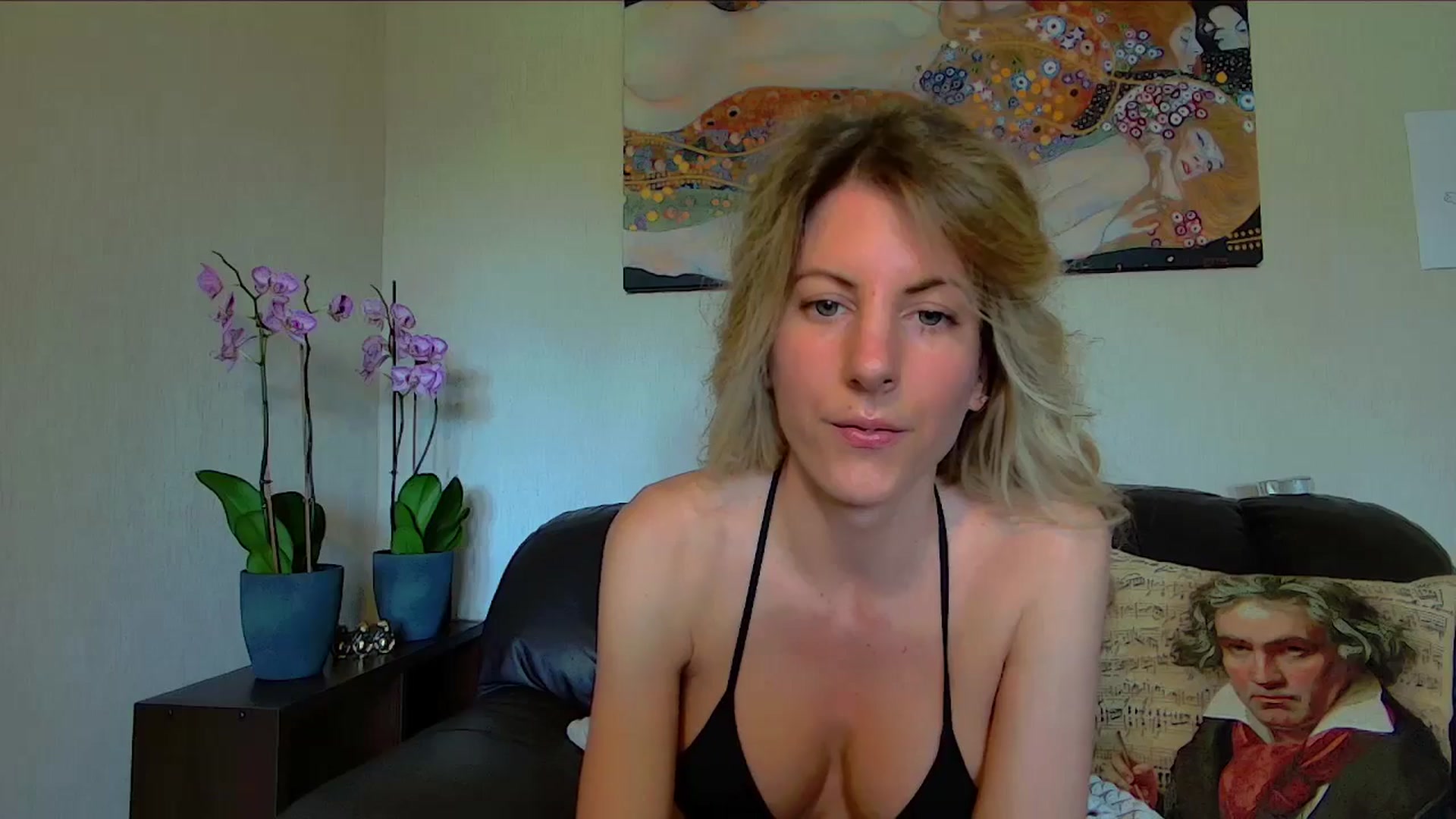 Gallery image thumbnail from Helenadoll's myfreecams stream on, 04/21/2025, 14:28 image 15 of 20