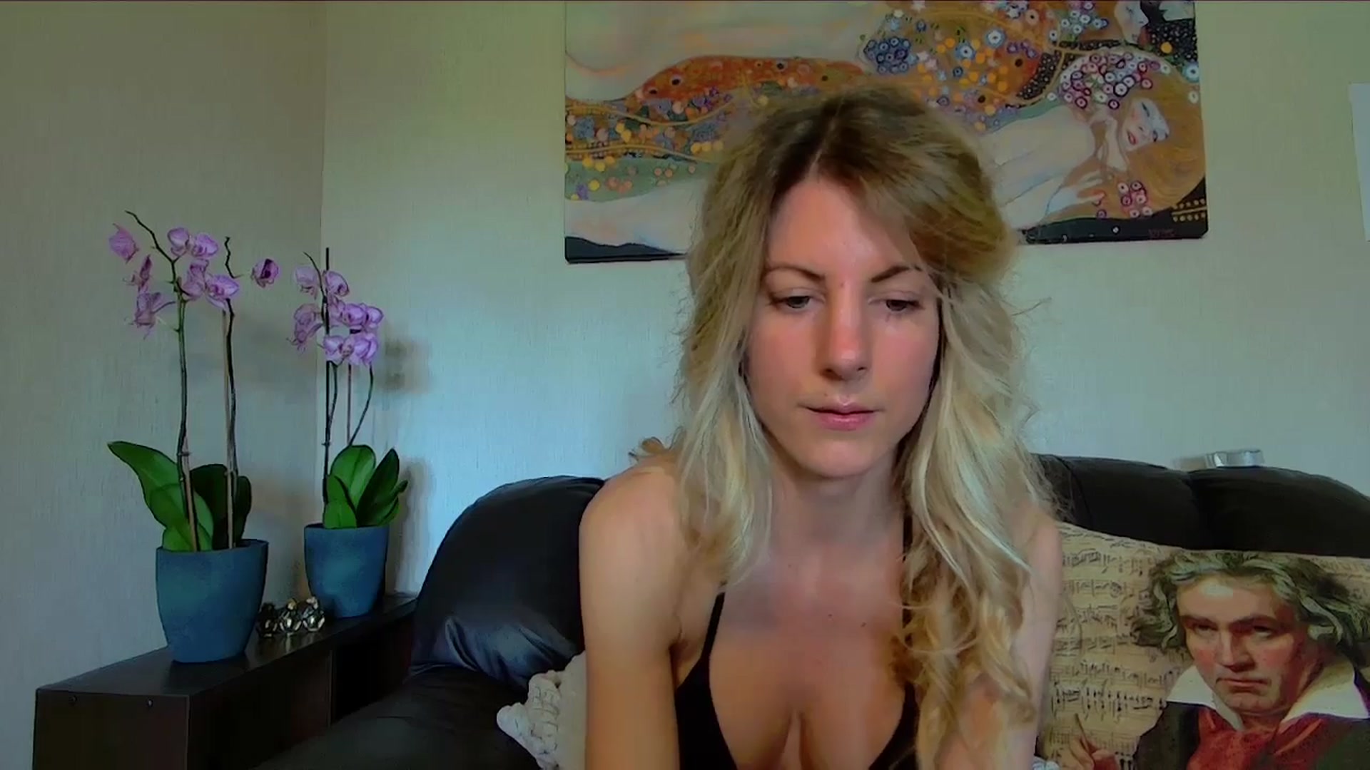 Gallery image thumbnail from Helenadoll's myfreecams stream on, 04/21/2025, 14:28 image 13 of 20