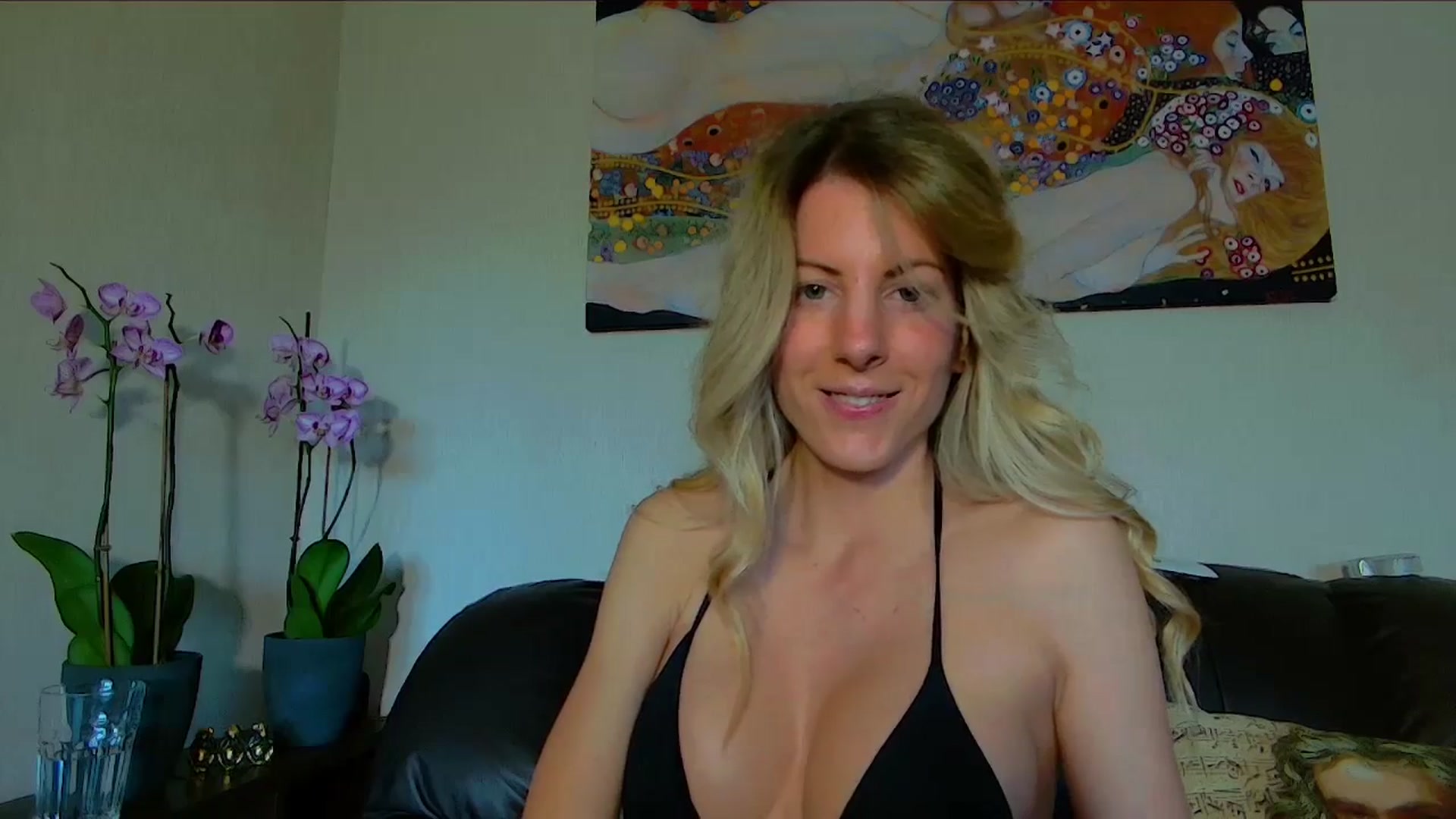 Gallery image thumbnail from Helenadoll's myfreecams stream on, 04/21/2025, 17:14 image 14 of 20