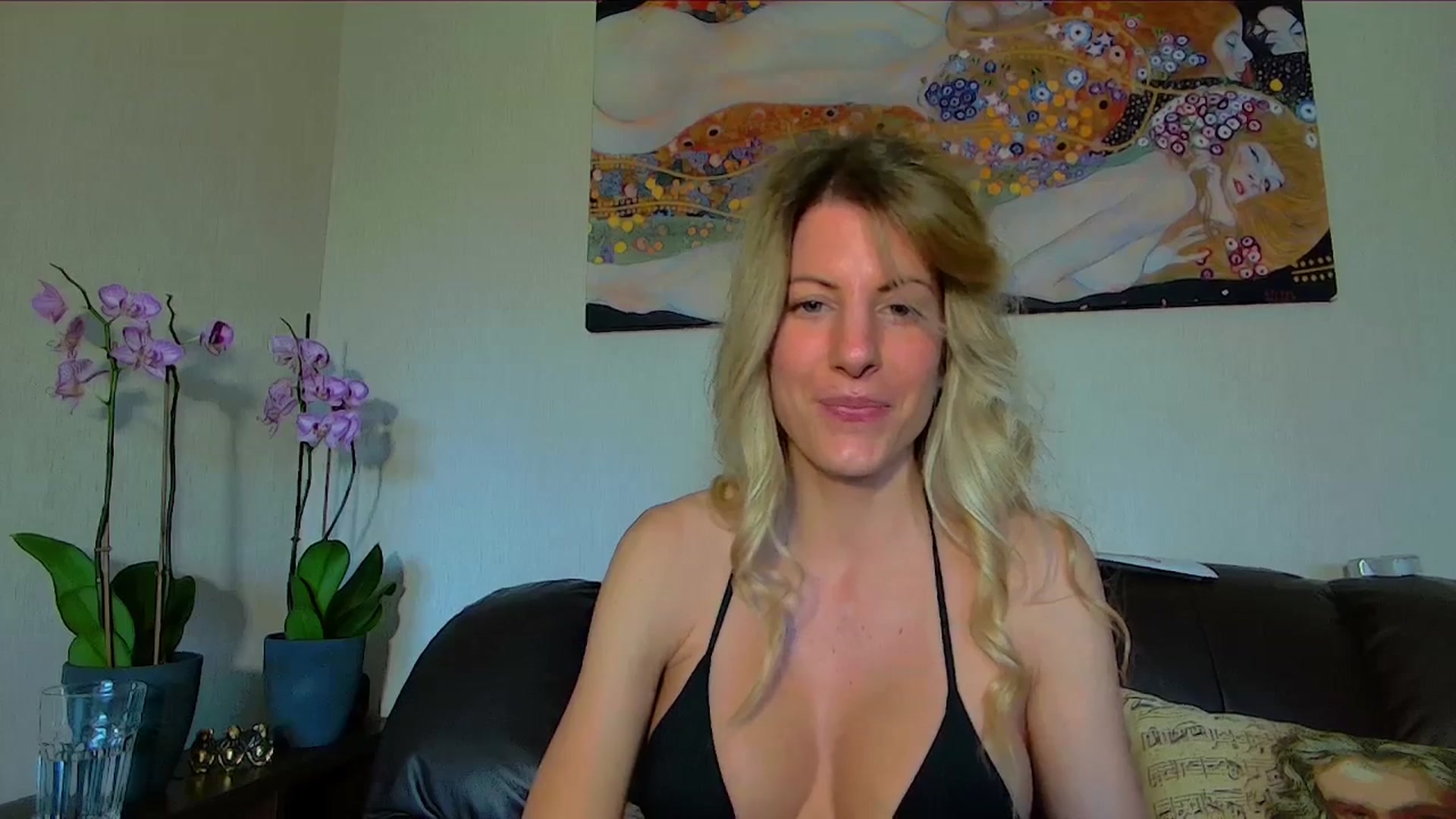 Gallery image thumbnail from Helenadoll's myfreecams stream on, 04/21/2025, 17:14 image 18 of 20