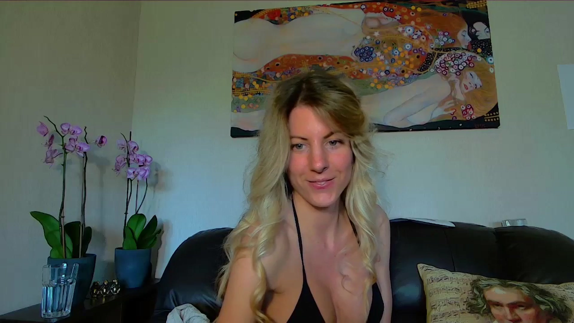 Gallery image thumbnail from Helenadoll's myfreecams stream on, 04/21/2025, 17:14 image 4 of 20