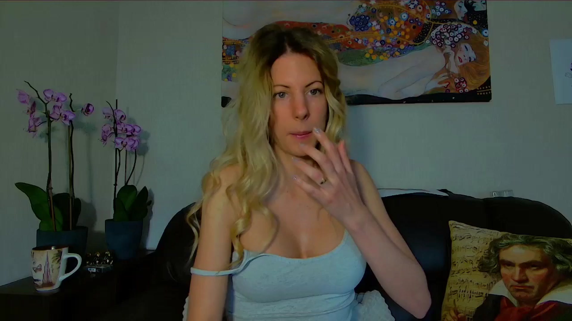 Gallery image thumbnail from Helenadoll's myfreecams stream on, 04/22/2025, 11:14 image 1 of 20