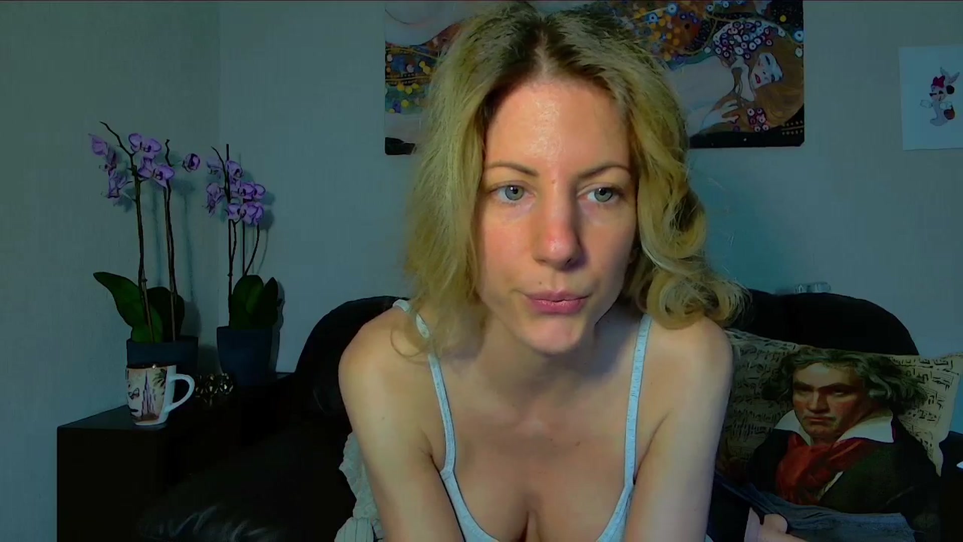 Gallery image thumbnail from Helenadoll's myfreecams stream on, 04/22/2025, 11:14 image 11 of 20