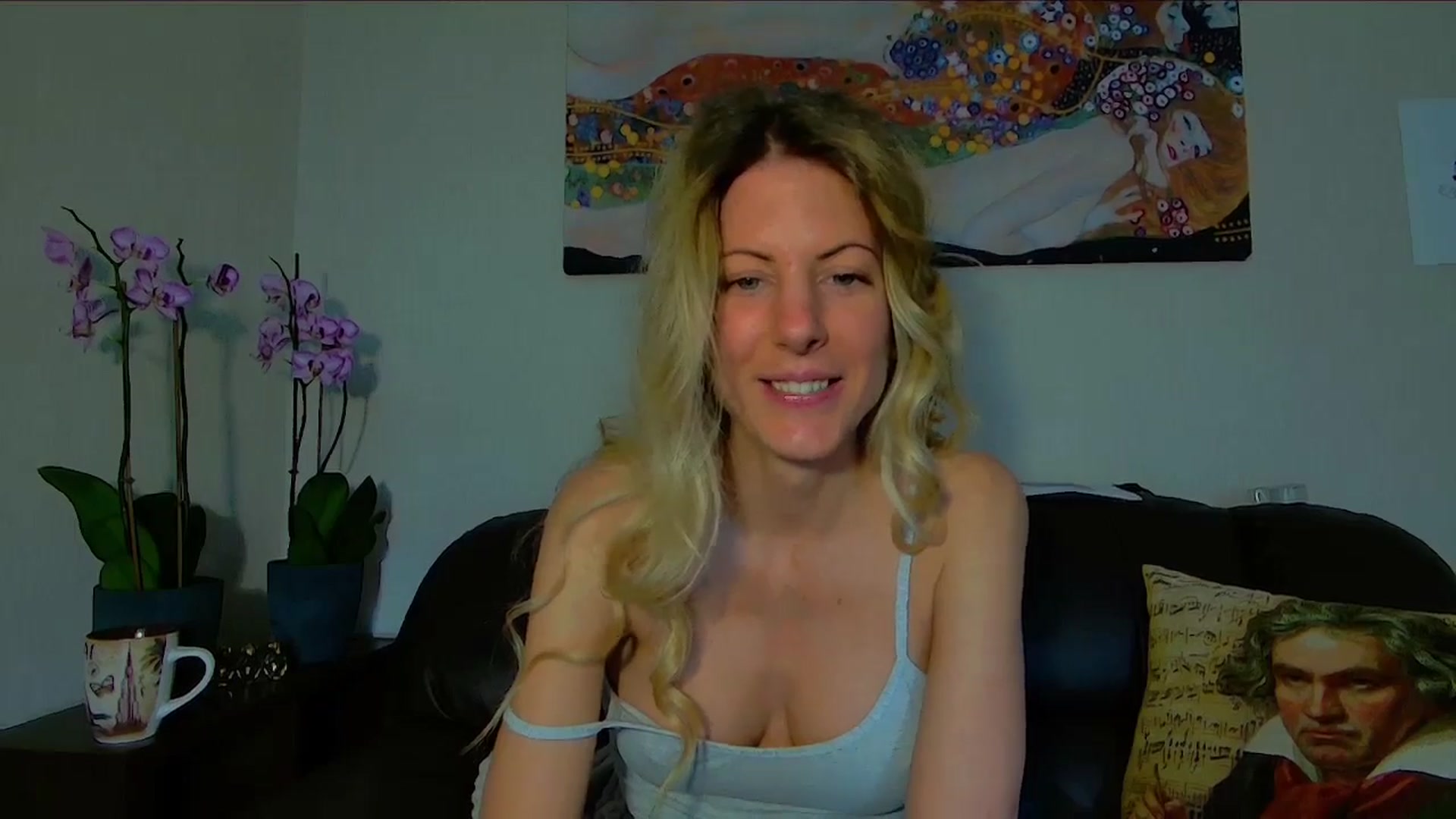 Gallery image thumbnail from Helenadoll's myfreecams stream on, 04/22/2025, 11:14 image 4 of 20