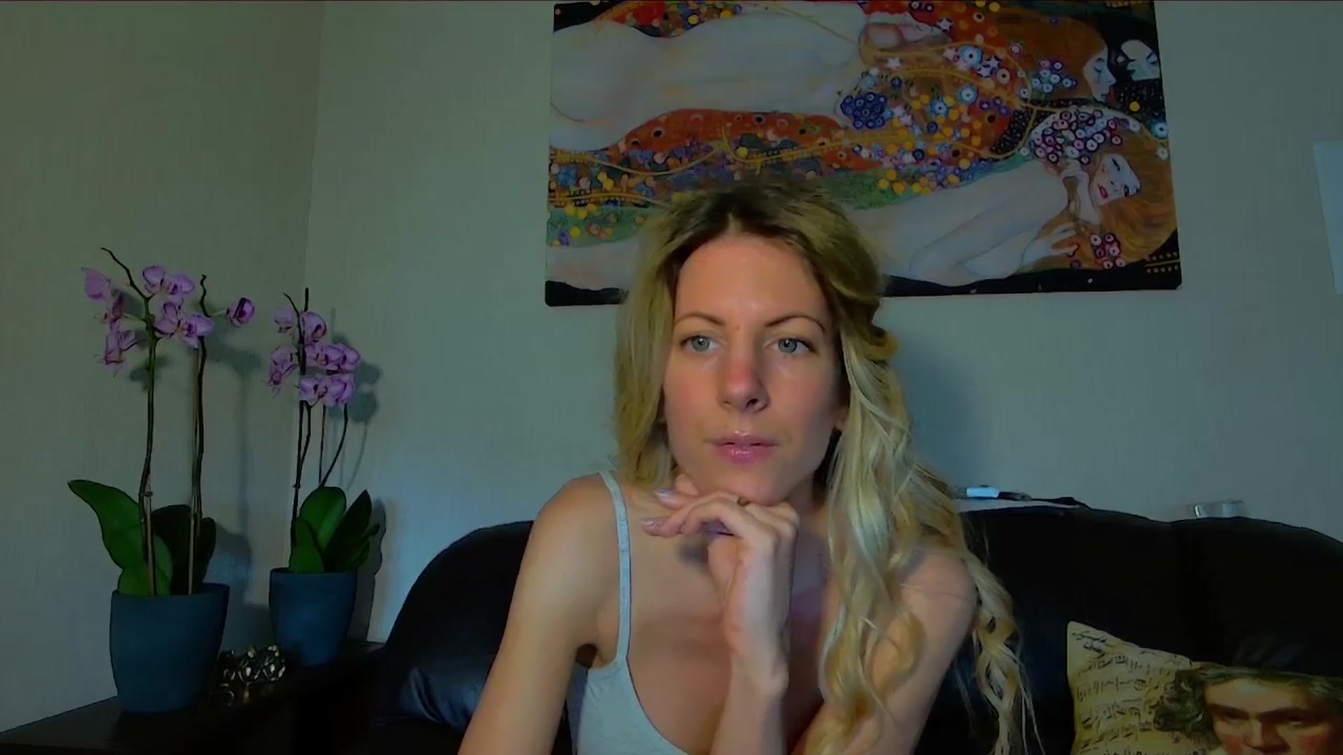 Gallery image thumbnail from Helenadoll's myfreecams stream on, 04/22/2025, 15:05 image 6 of 20
