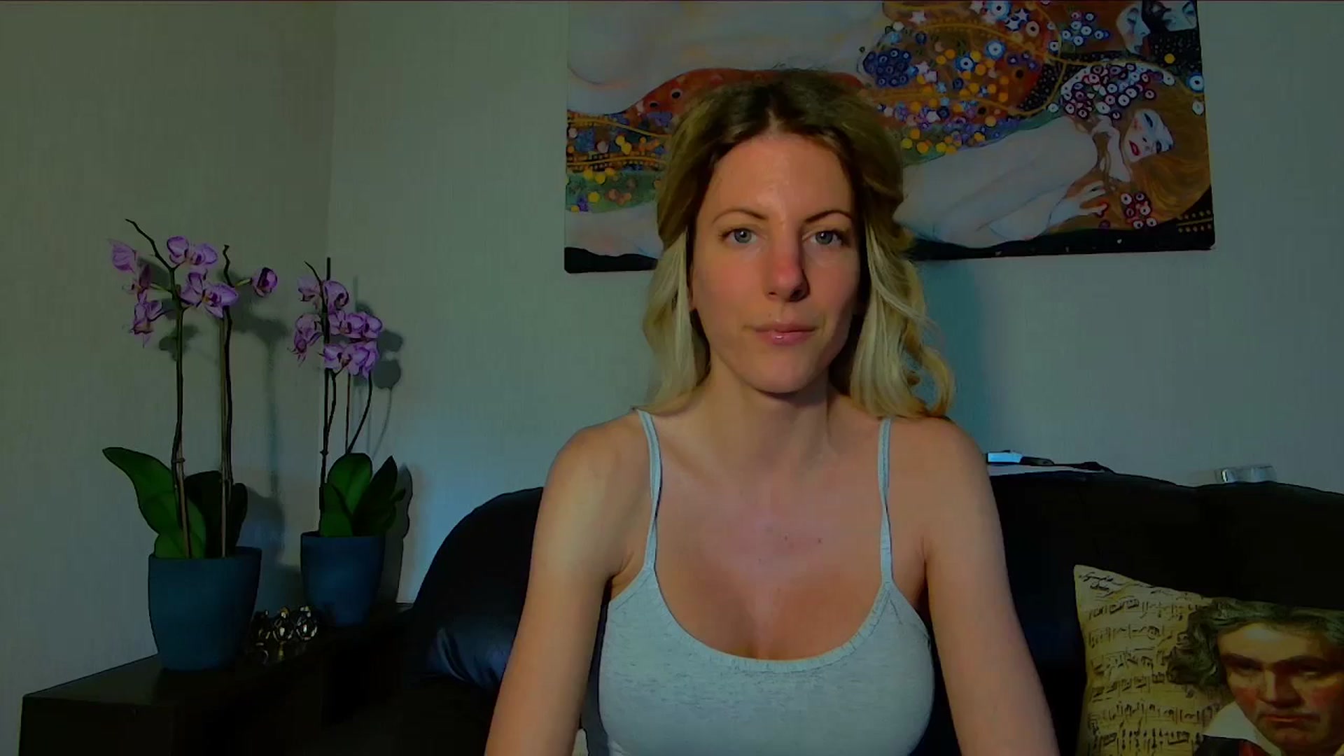 Gallery image thumbnail from Helenadoll's myfreecams stream on, 04/22/2025, 15:05 image 1 of 20