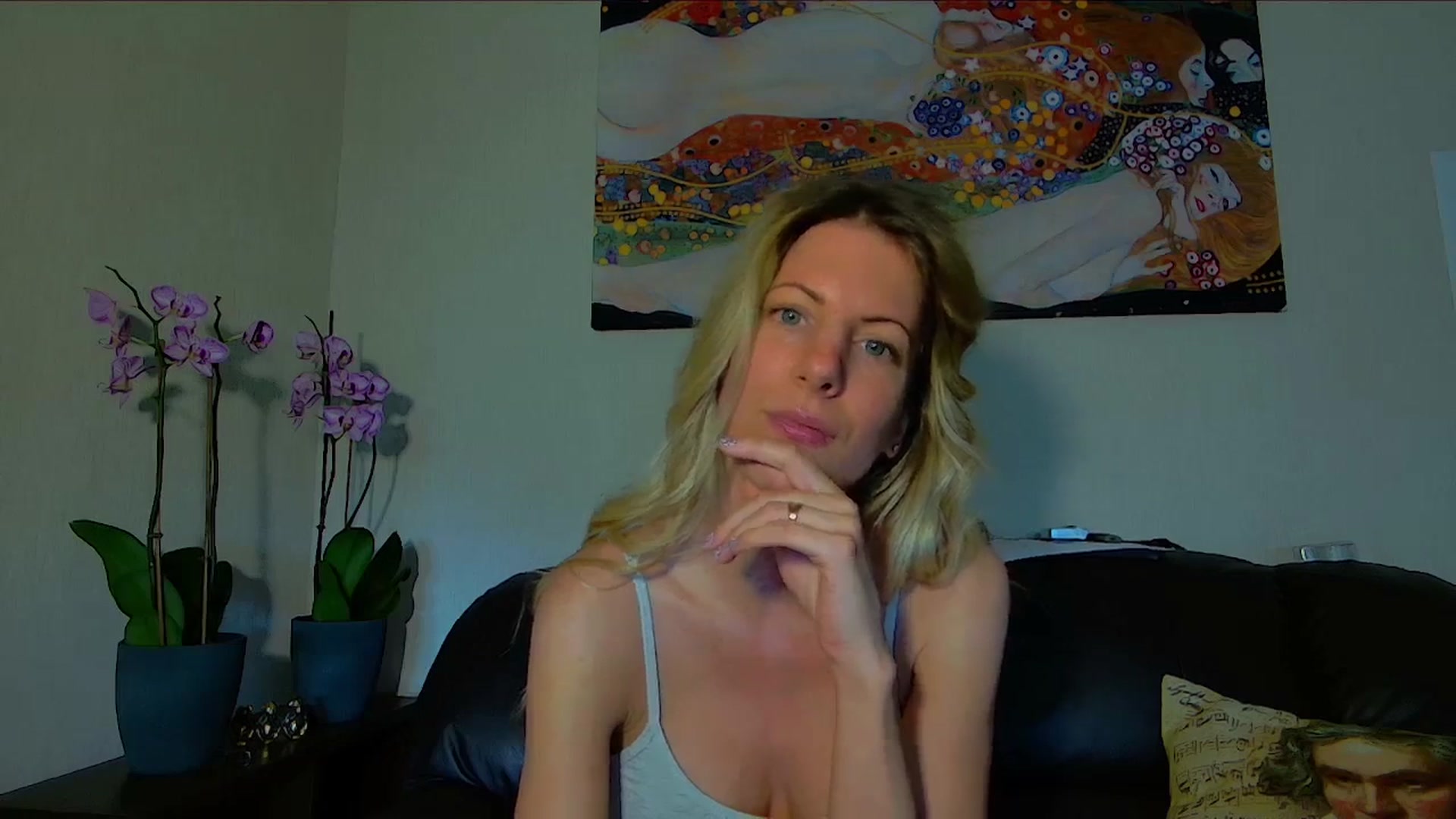 Gallery image thumbnail from Helenadoll's myfreecams stream on, 04/22/2025, 15:05 image 10 of 20