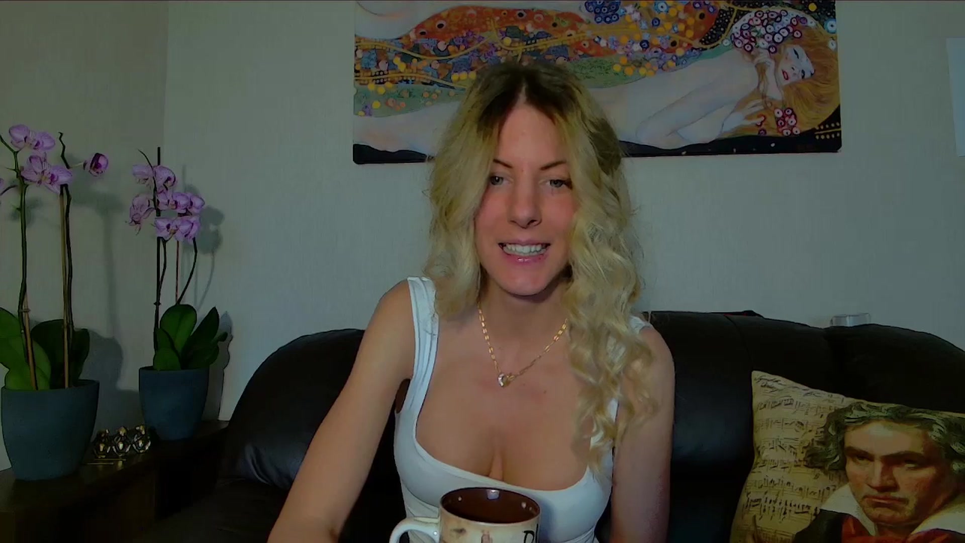 Gallery image thumbnail from Helenadoll's myfreecams stream on, 04/26/2025, 12:34 image 10 of 20