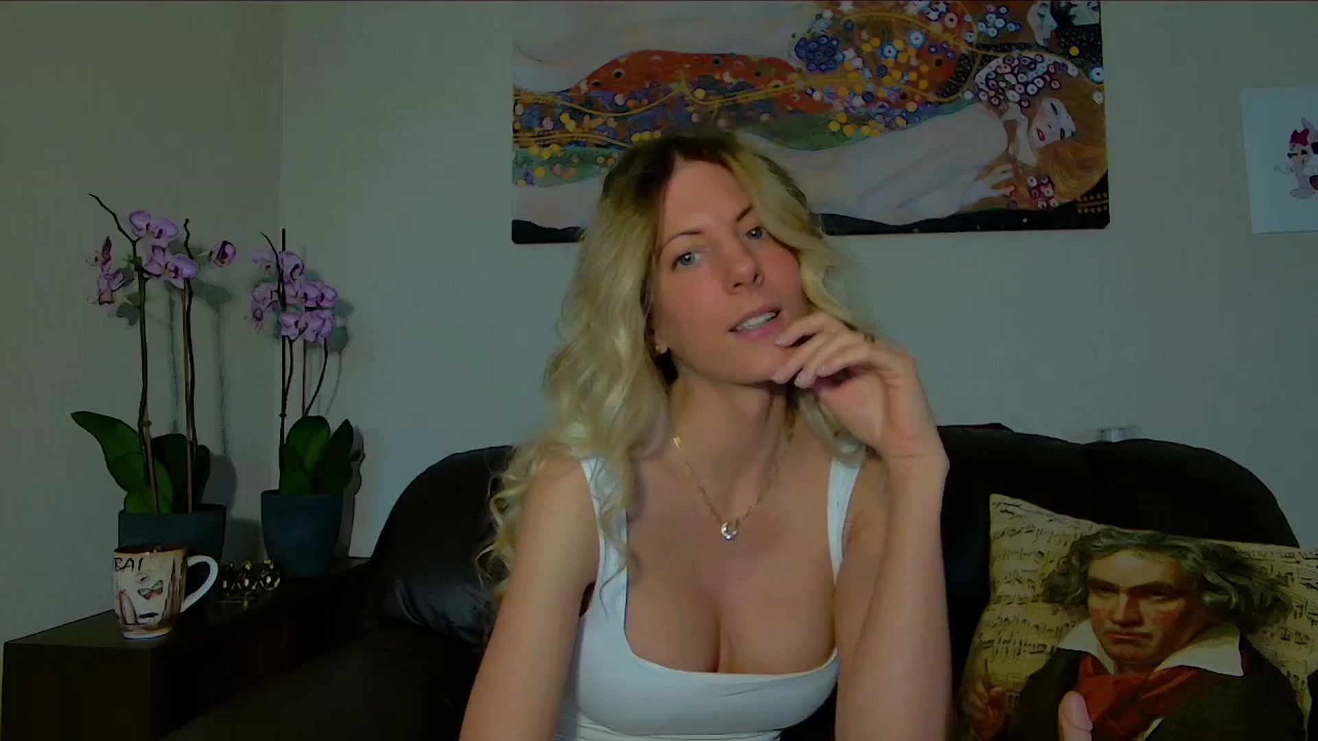 Gallery image thumbnail from Helenadoll's myfreecams stream on, 04/26/2025, 12:34 image 12 of 20