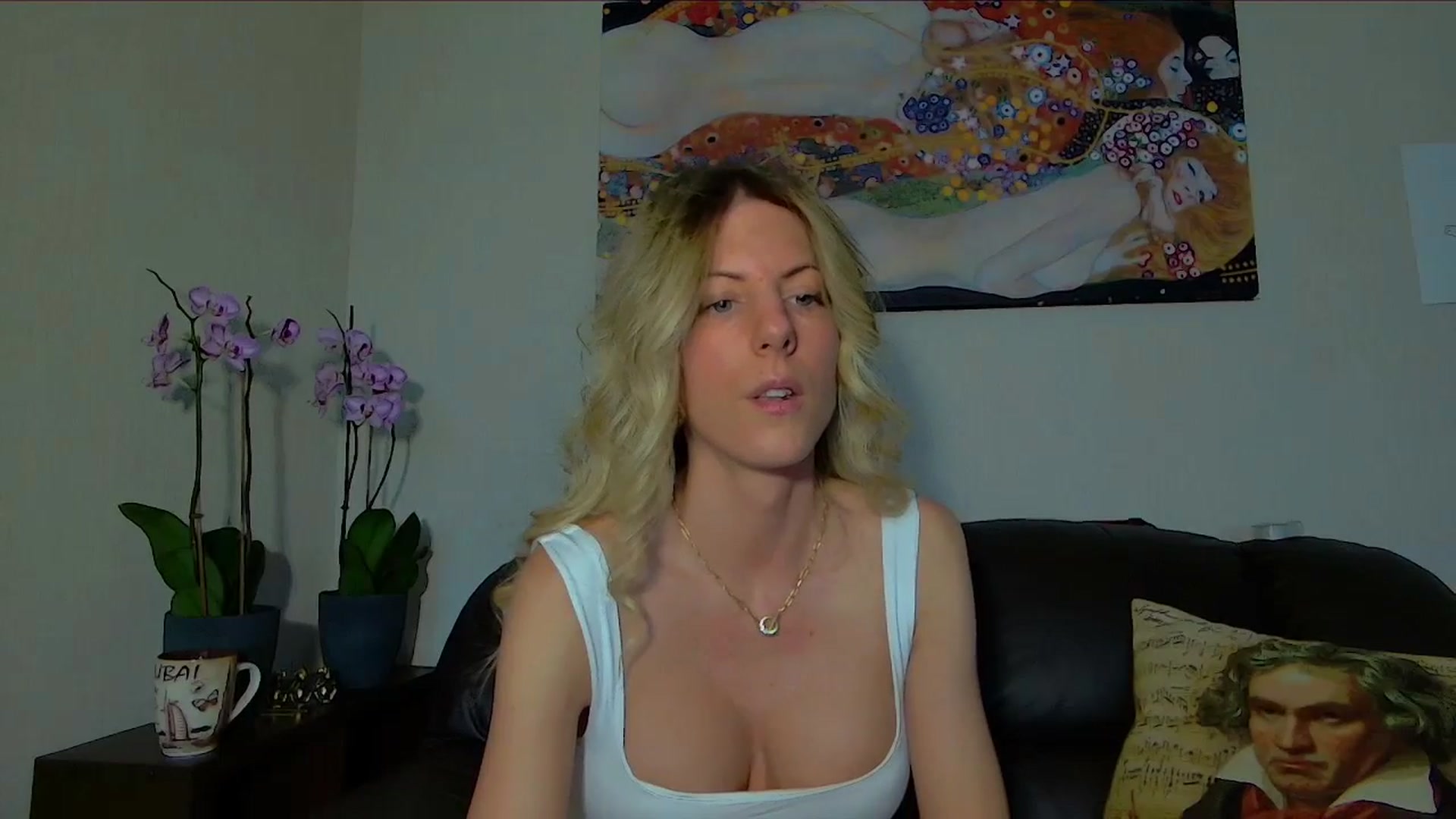 Gallery image thumbnail from Helenadoll's myfreecams stream on, 04/26/2025, 12:34 image 16 of 20
