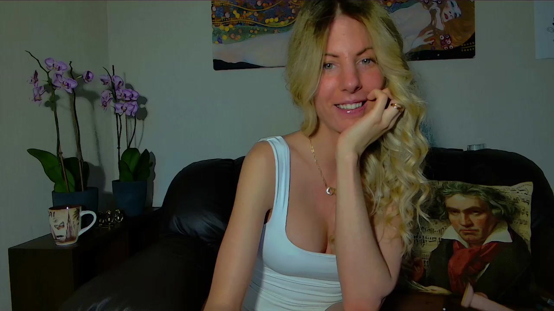 Gallery image thumbnail from Helenadoll's myfreecams stream on, 04/26/2025, 15:07 image 11 of 20