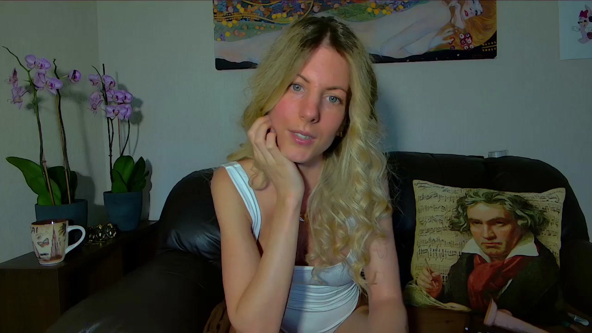 Gallery image thumbnail from Helenadoll's myfreecams stream on, 04/26/2025, 15:07 image 4 of 20