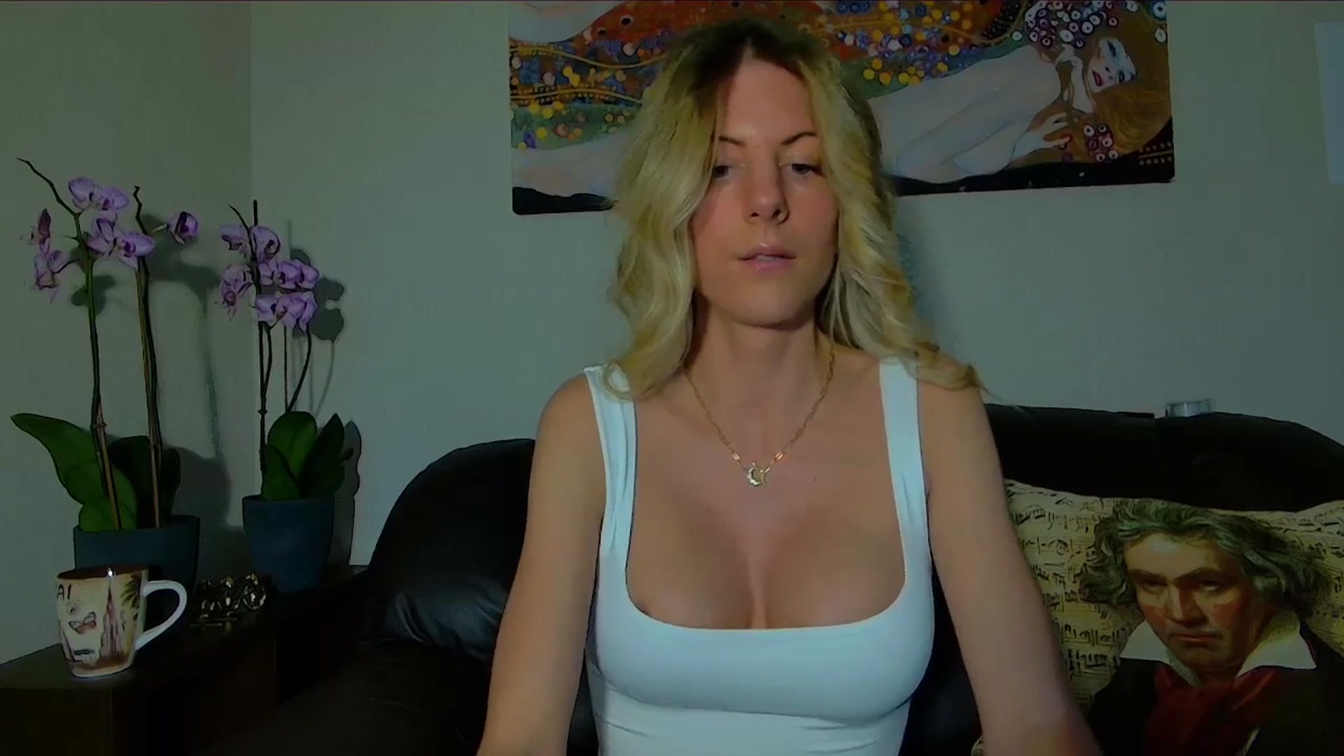 Gallery image thumbnail from Helenadoll's myfreecams stream on, 04/26/2025, 15:07 image 9 of 20
