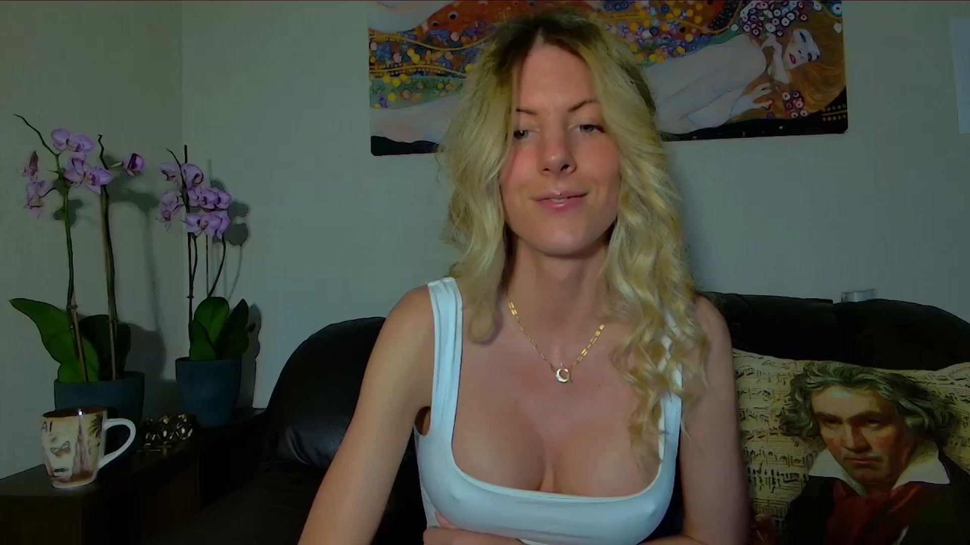 Gallery image thumbnail from Helenadoll's myfreecams stream on, 04/26/2025, 15:07 image 7 of 20