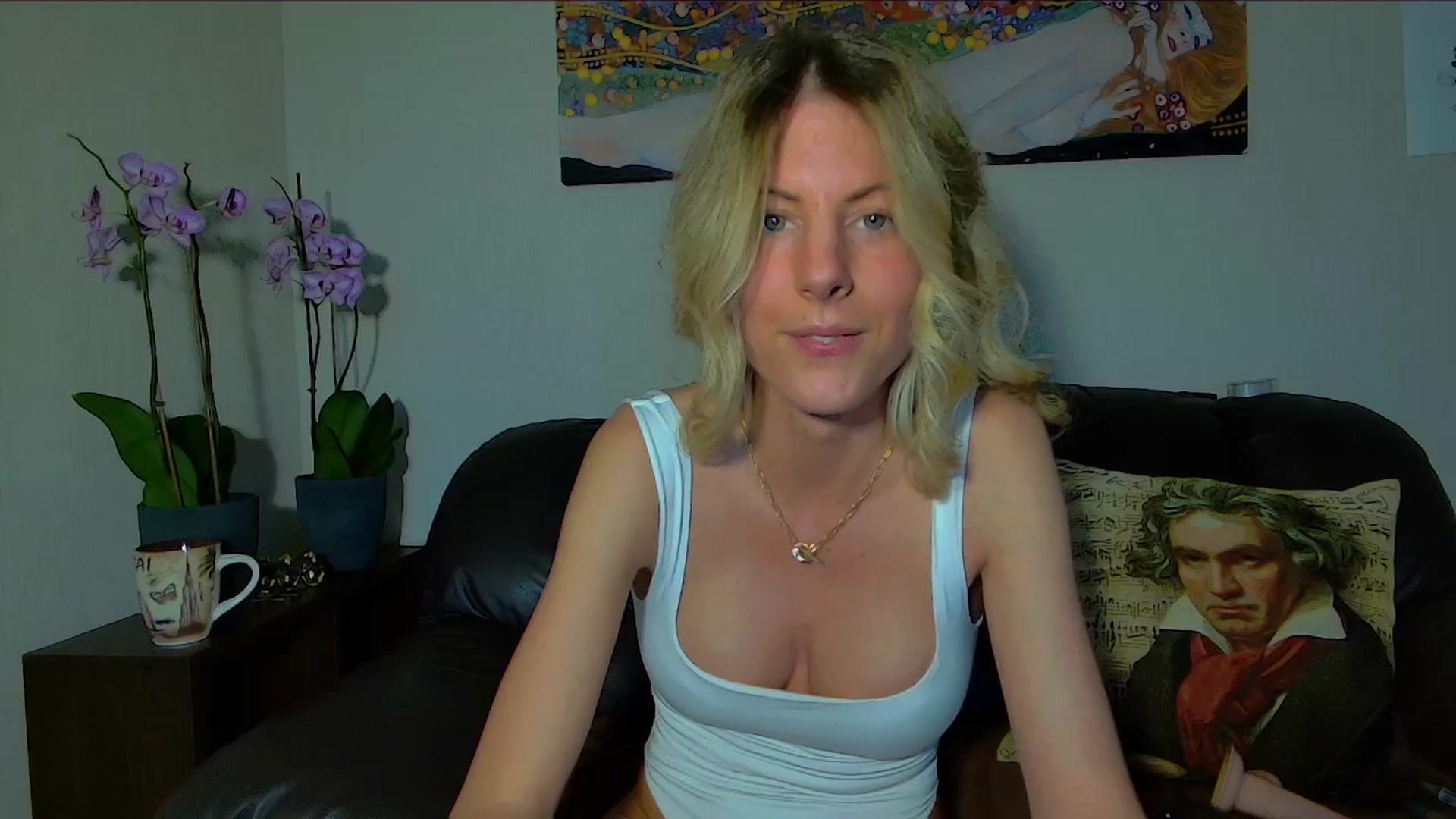 Gallery image thumbnail from Helenadoll's myfreecams stream on, 04/26/2025, 15:07 image 13 of 20