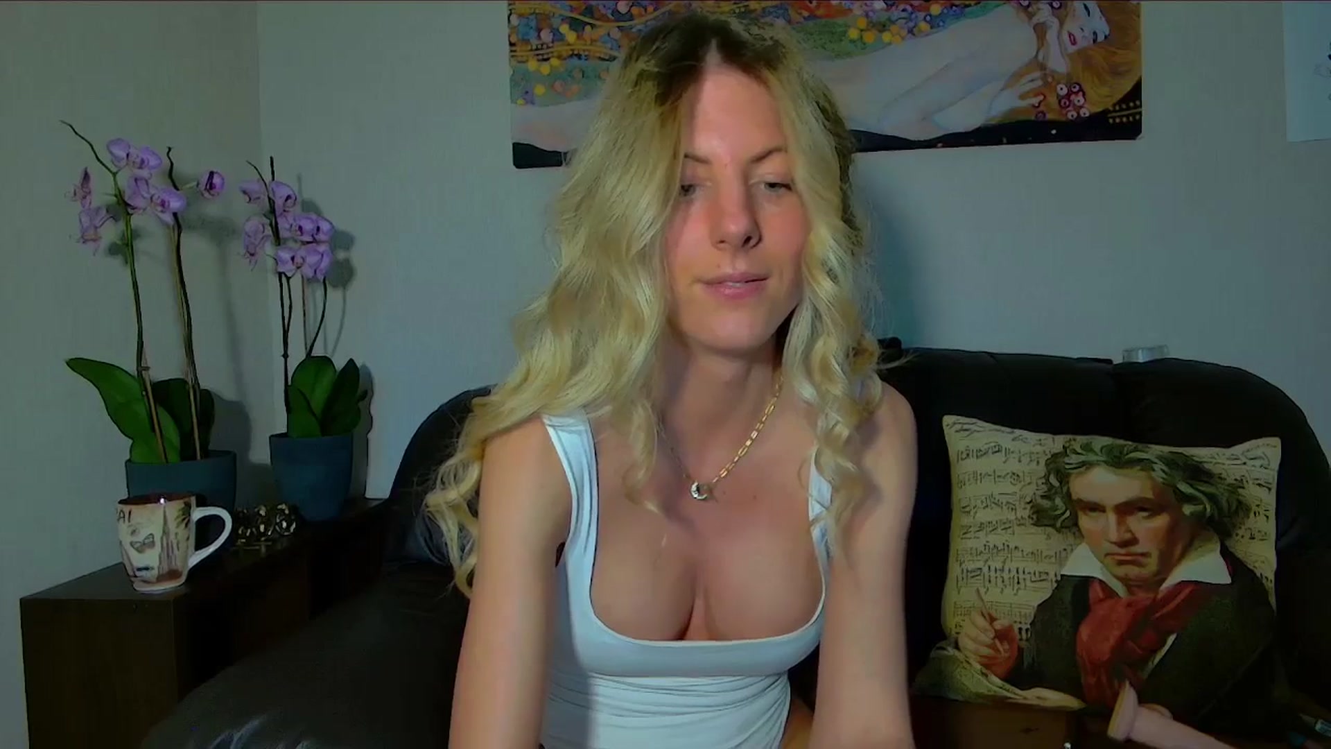 Gallery image thumbnail from Helenadoll's myfreecams stream on, 04/26/2025, 15:07 image 10 of 20