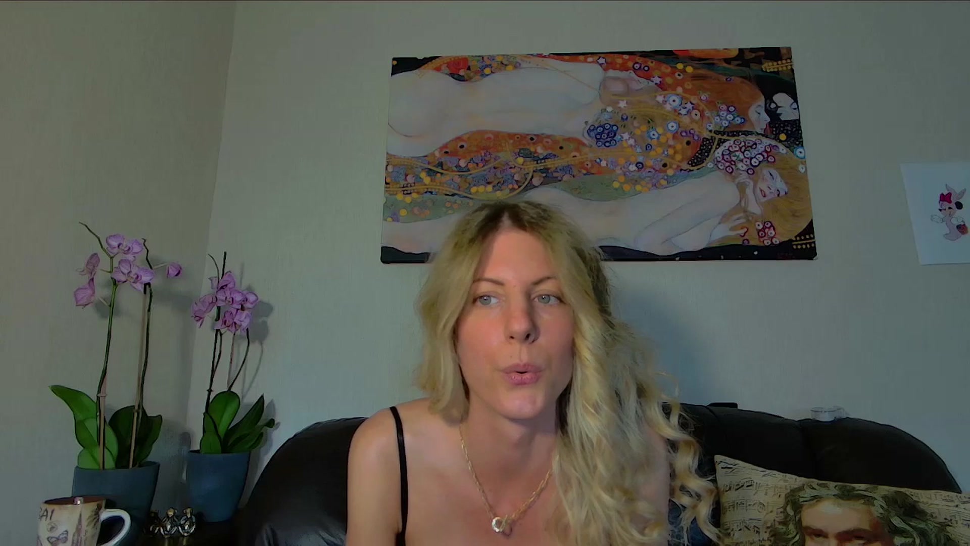 Gallery image thumbnail from Helenadoll's myfreecams stream on, 04/29/2025, 14:14 image 3 of 20