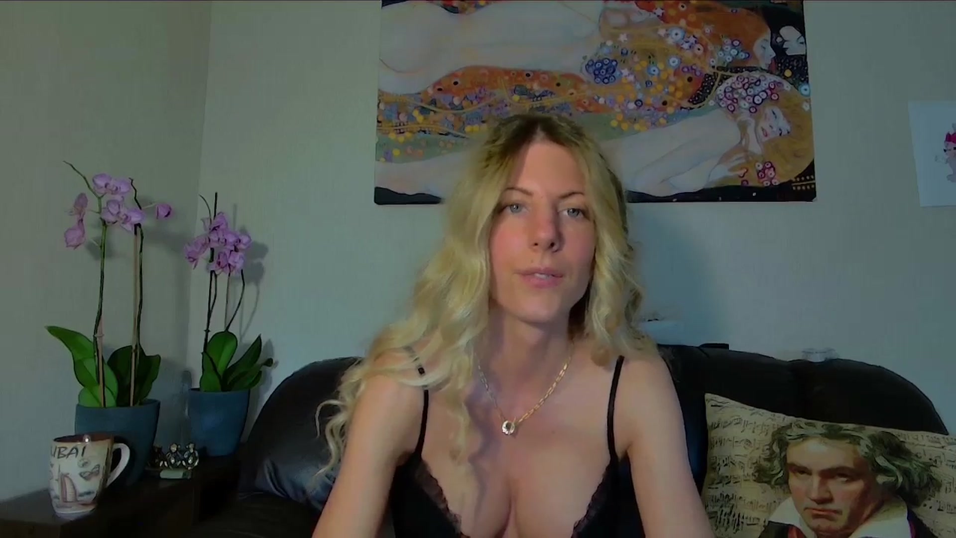 Gallery image thumbnail from Helenadoll's myfreecams stream on, 04/29/2025, 14:14 image 11 of 20