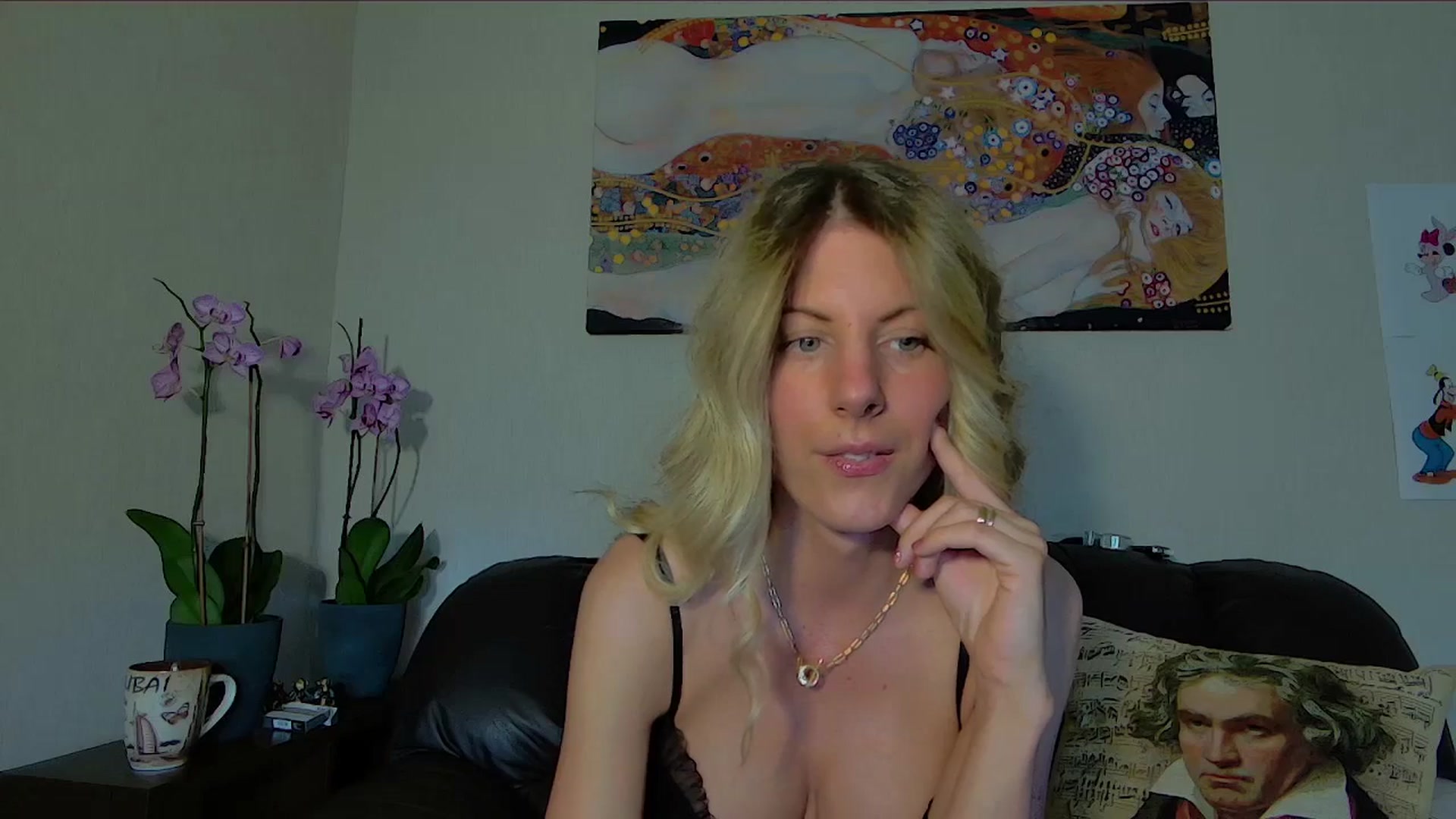 Gallery image thumbnail from Helenadoll's myfreecams stream on, 04/29/2025, 14:14 image 19 of 20