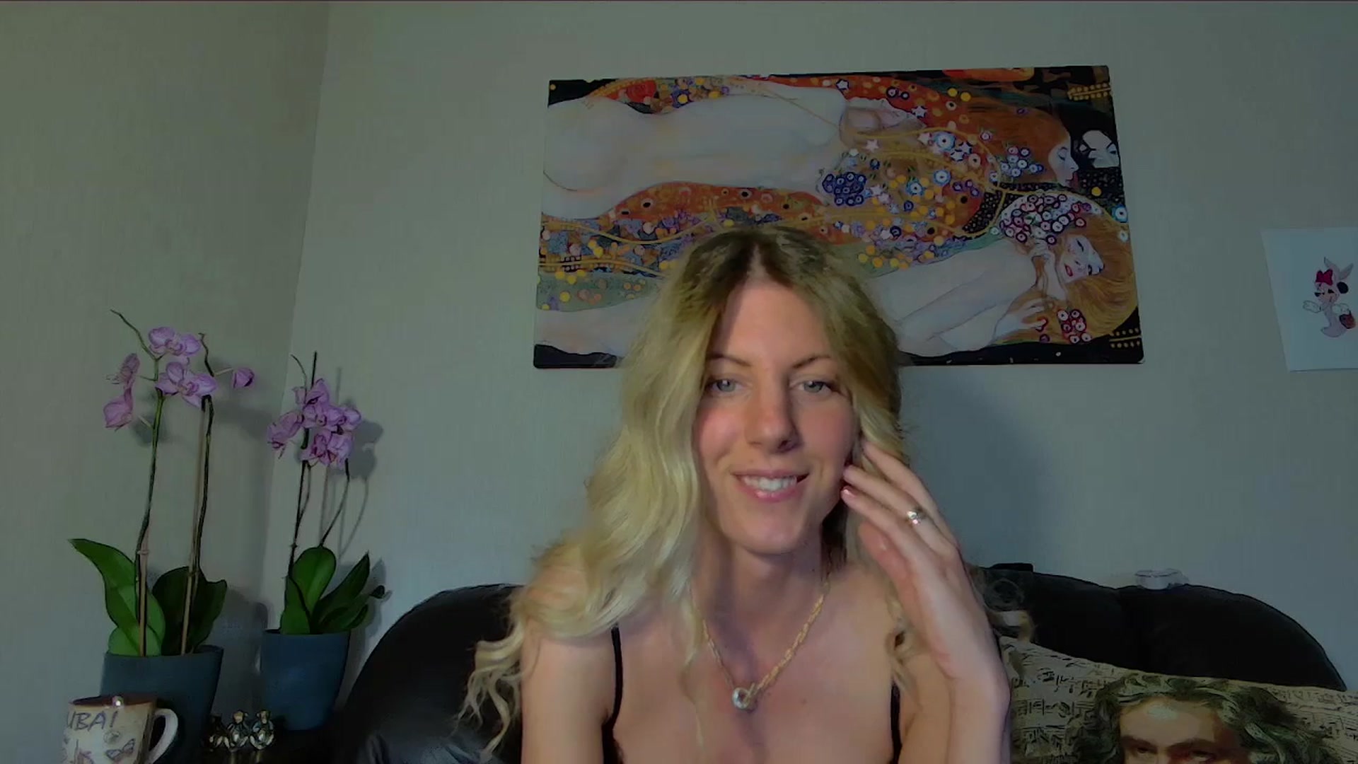 Gallery image thumbnail from Helenadoll's myfreecams stream on, 04/29/2025, 14:14 image 7 of 20