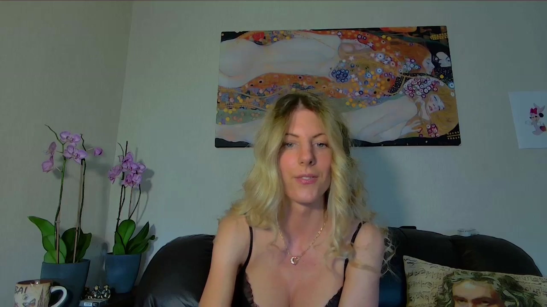 Gallery image thumbnail from Helenadoll's myfreecams stream on, 04/29/2025, 14:14 image 2 of 20