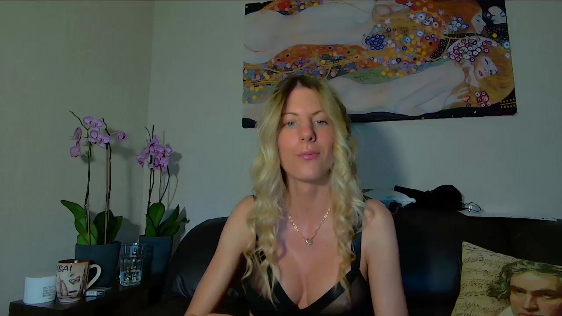 Gallery image thumbnail from Helenadoll's myfreecams stream on, 04/29/2025, 16:04 image 3 of 20