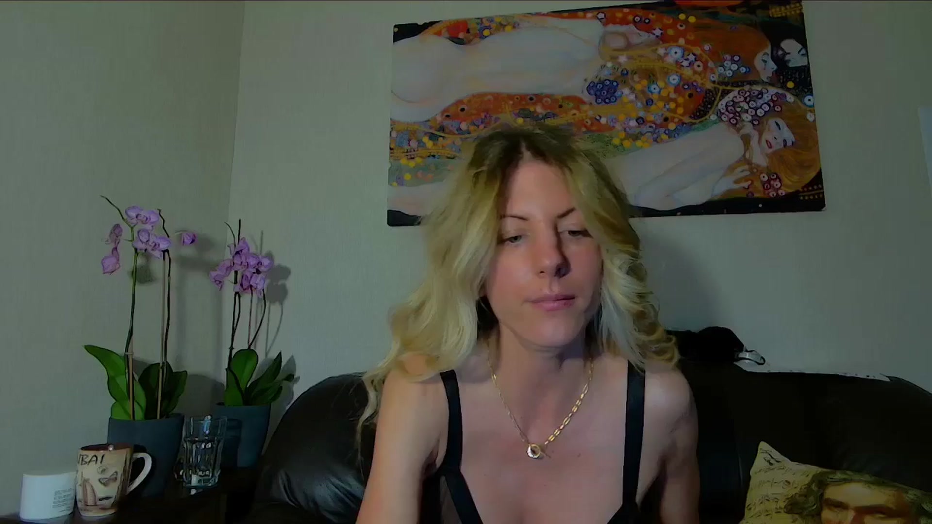 Gallery image thumbnail from Helenadoll's myfreecams stream on, 04/29/2025, 17:33 image 15 of 20