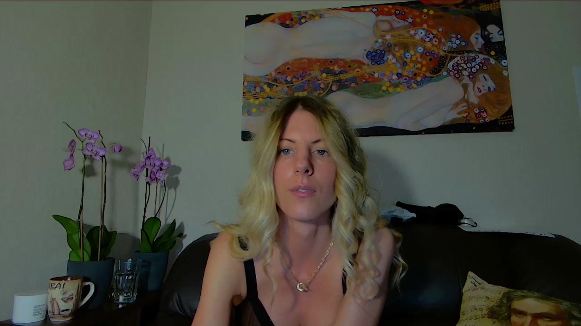 Gallery image thumbnail from Helenadoll's myfreecams stream on, 04/29/2025, 17:33 image 11 of 20