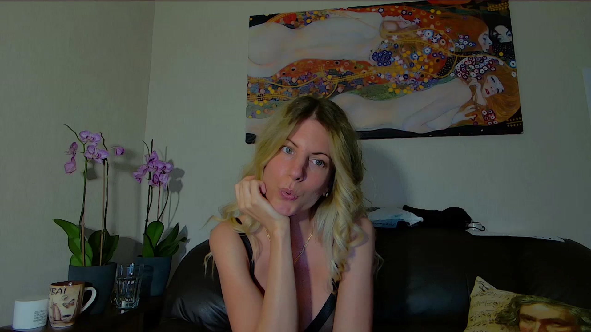 Gallery image thumbnail from Helenadoll's myfreecams stream on, 04/29/2025, 17:33 image 10 of 20