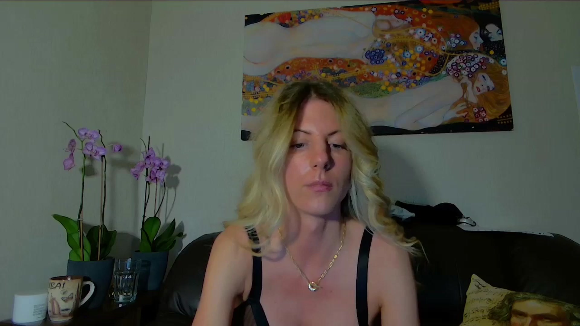 Gallery image thumbnail from Helenadoll's myfreecams stream on, 04/29/2025, 17:33 image 19 of 20