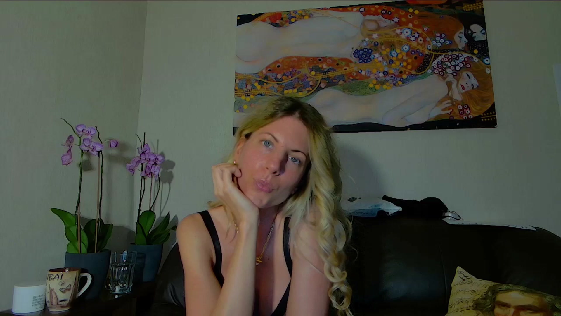 Gallery image thumbnail from Helenadoll's myfreecams stream on, 04/29/2025, 17:33 image 18 of 20