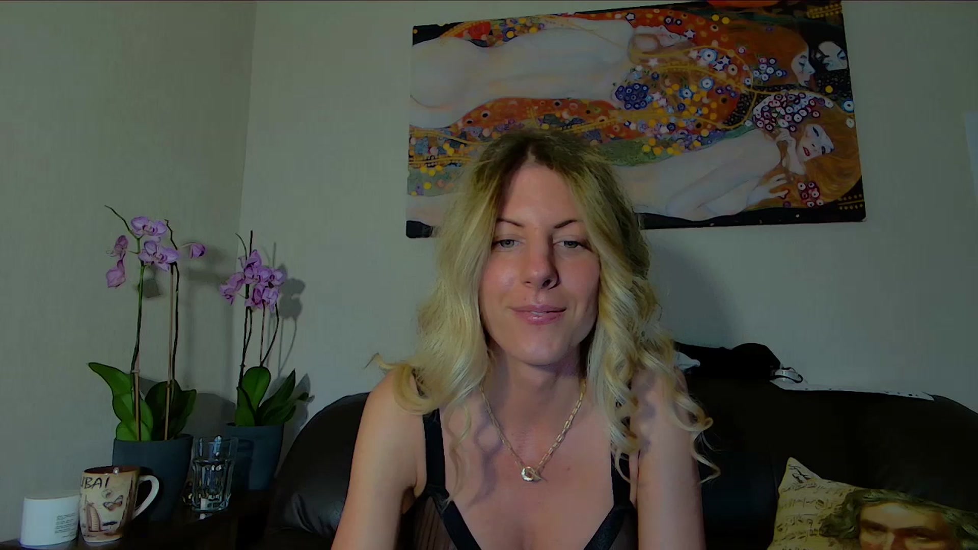 Gallery image thumbnail from Helenadoll's myfreecams stream on, 04/29/2025, 17:33 image 8 of 20