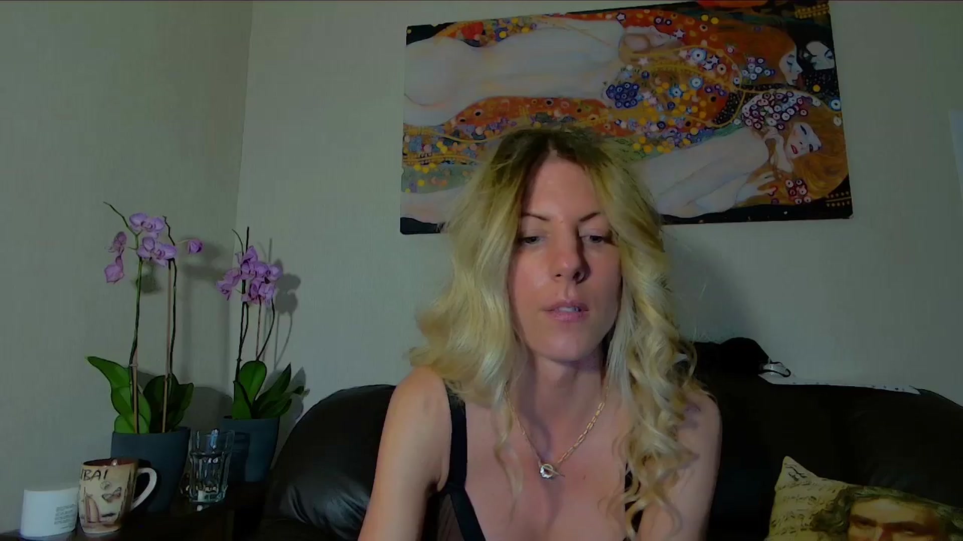 Gallery image thumbnail from Helenadoll's myfreecams stream on, 04/29/2025, 17:33 image 16 of 20