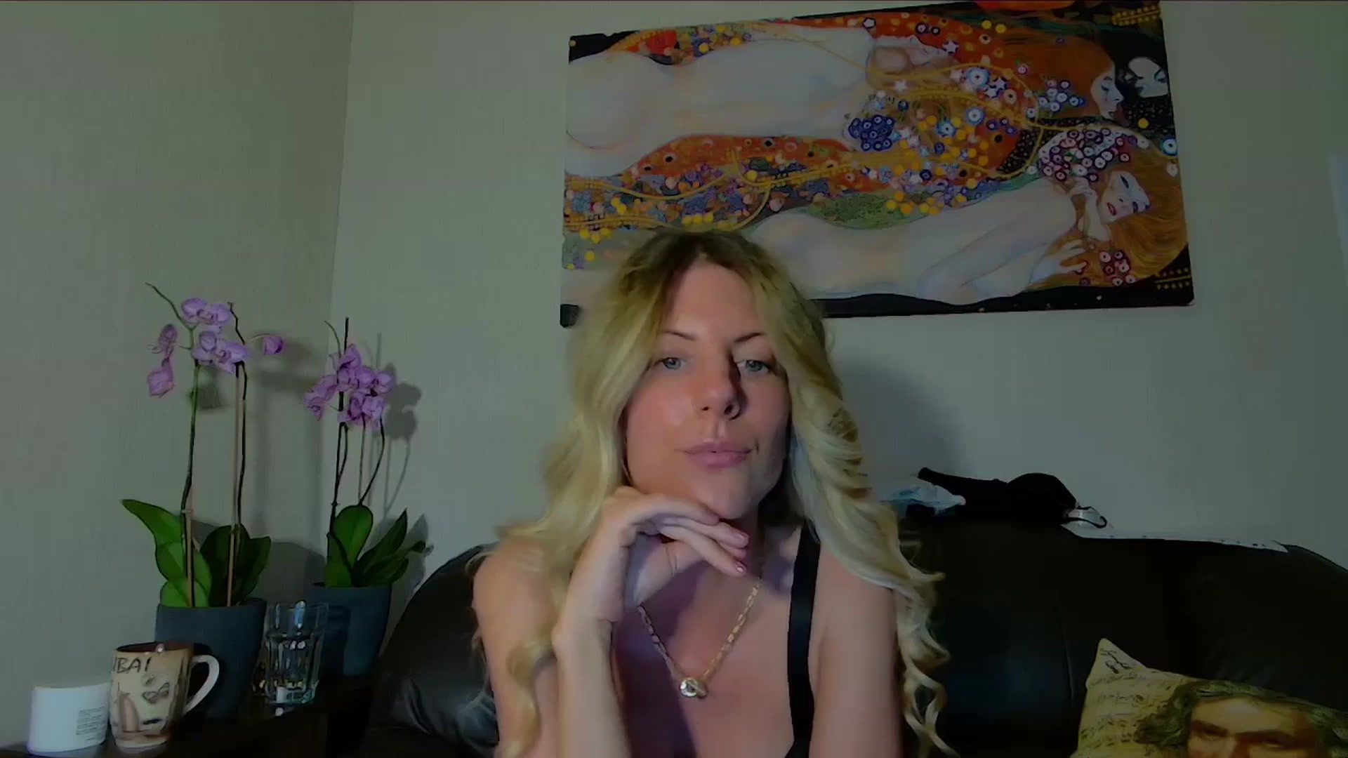 Gallery image thumbnail from Helenadoll's myfreecams stream on, 04/29/2025, 17:33 image 14 of 20