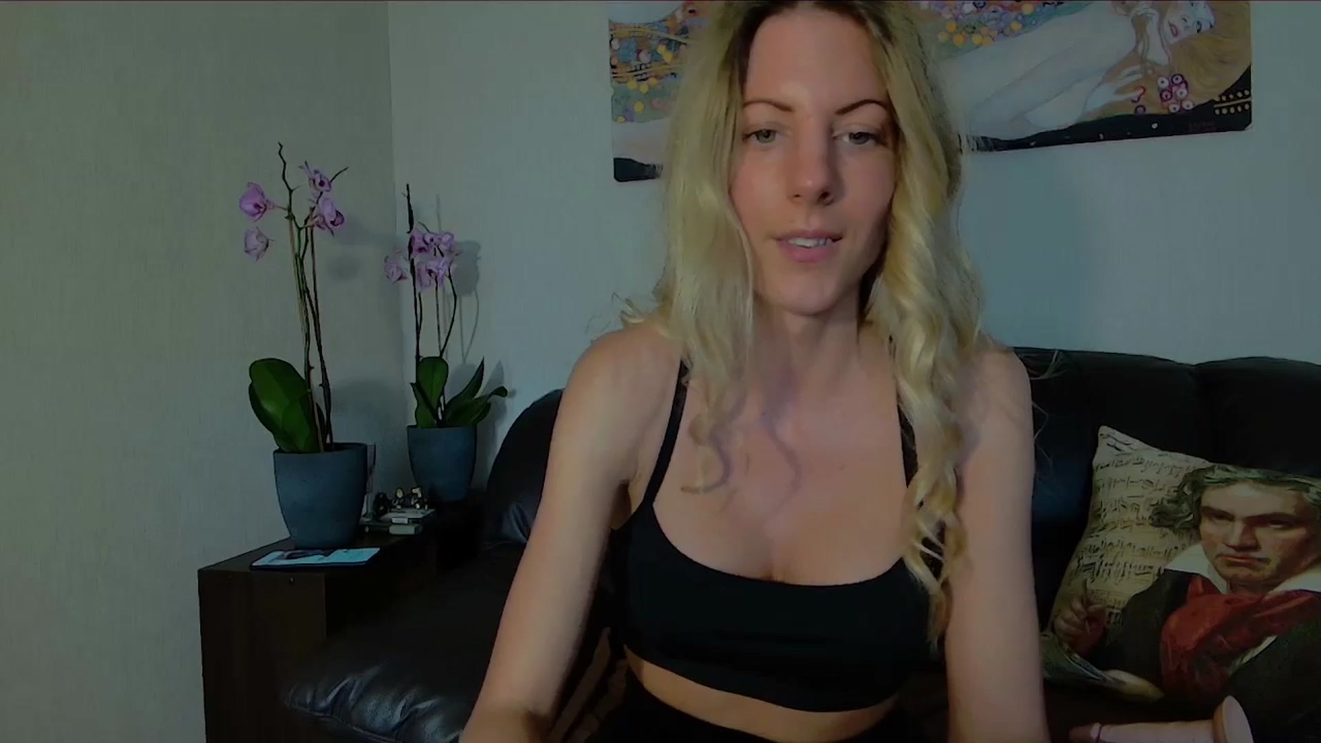 Gallery image thumbnail from Helenadoll's myfreecams stream on, 05/01/2025, 12:37 image 15 of 20