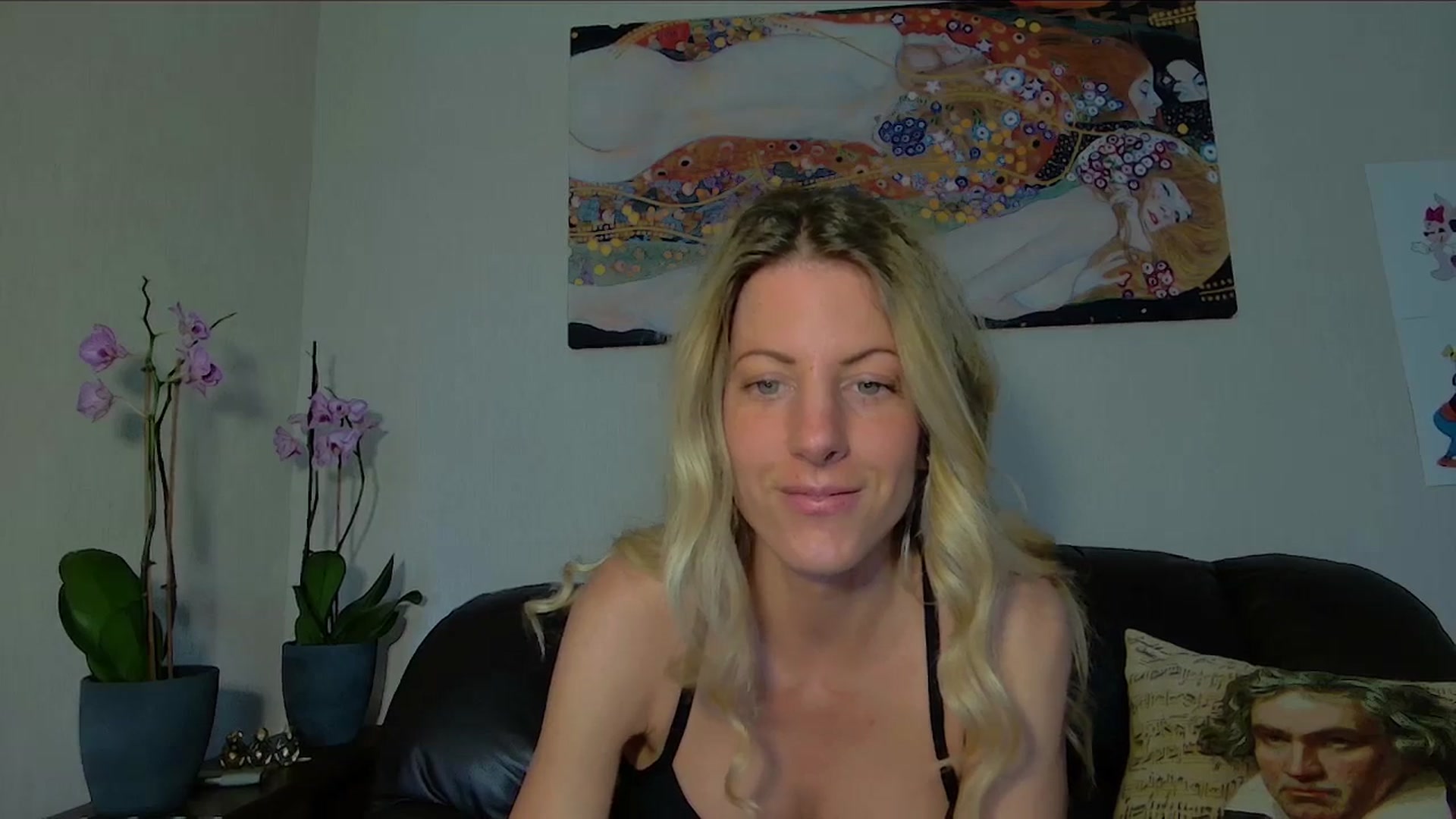 Gallery image thumbnail from Helenadoll's myfreecams stream on, 05/01/2025, 12:37 image 3 of 20