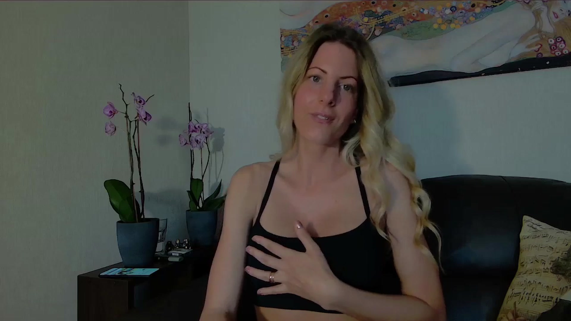 Gallery image thumbnail from Helenadoll's myfreecams stream on, 05/01/2025, 12:37 image 13 of 20