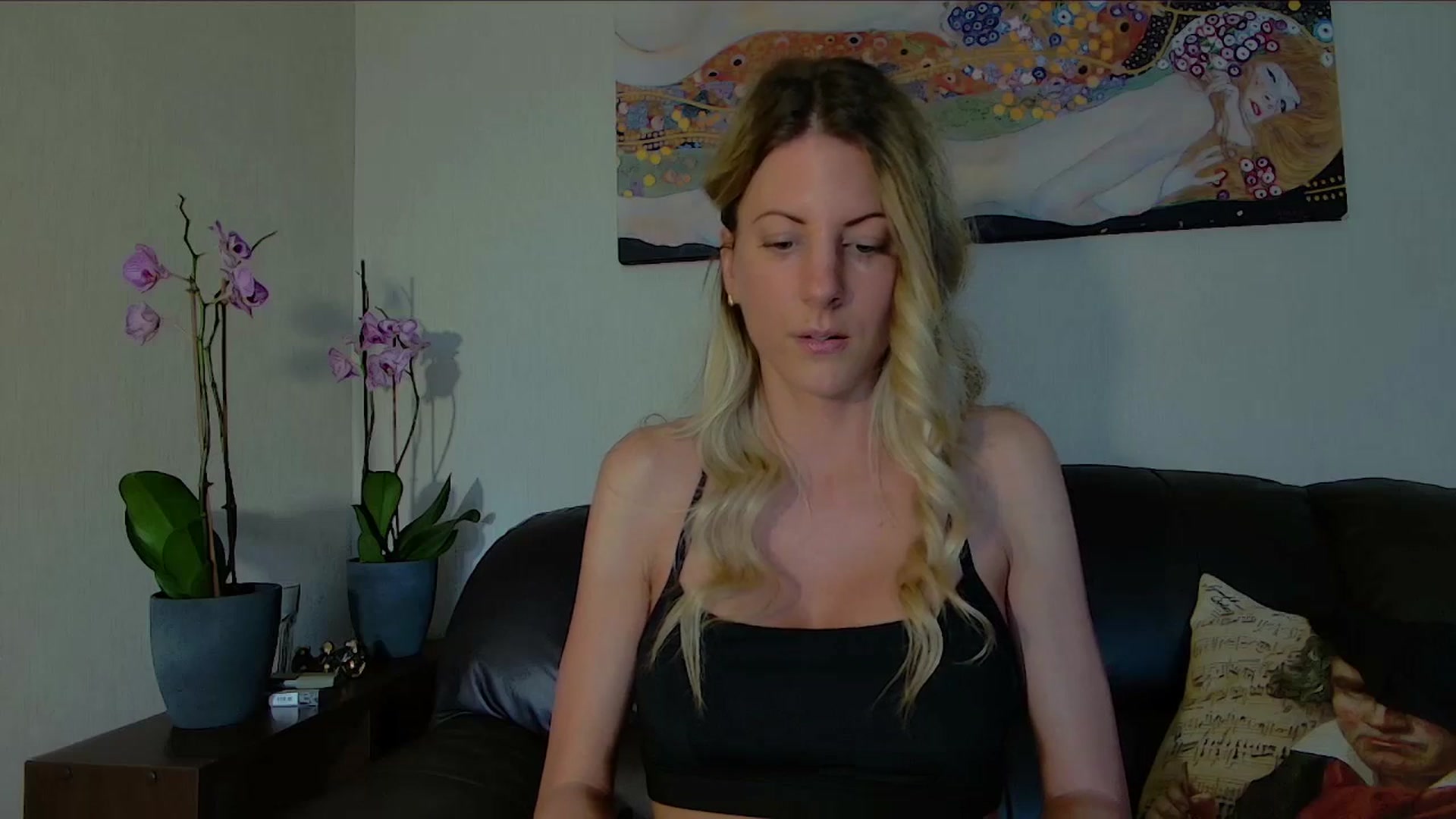Gallery image thumbnail from Helenadoll's myfreecams stream on, 05/01/2025, 13:23 image 14 of 20