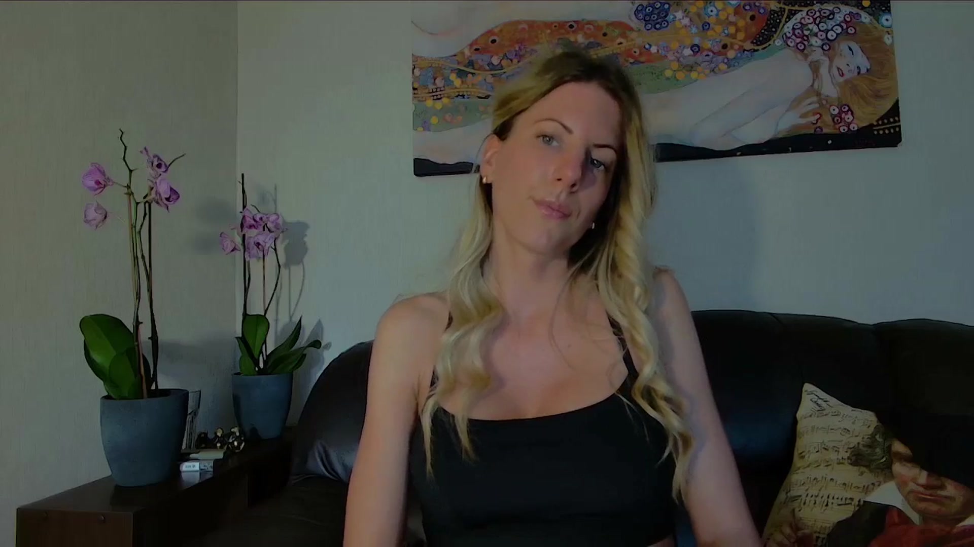 Gallery image thumbnail from Helenadoll's myfreecams stream on, 05/01/2025, 13:23 image 17 of 20