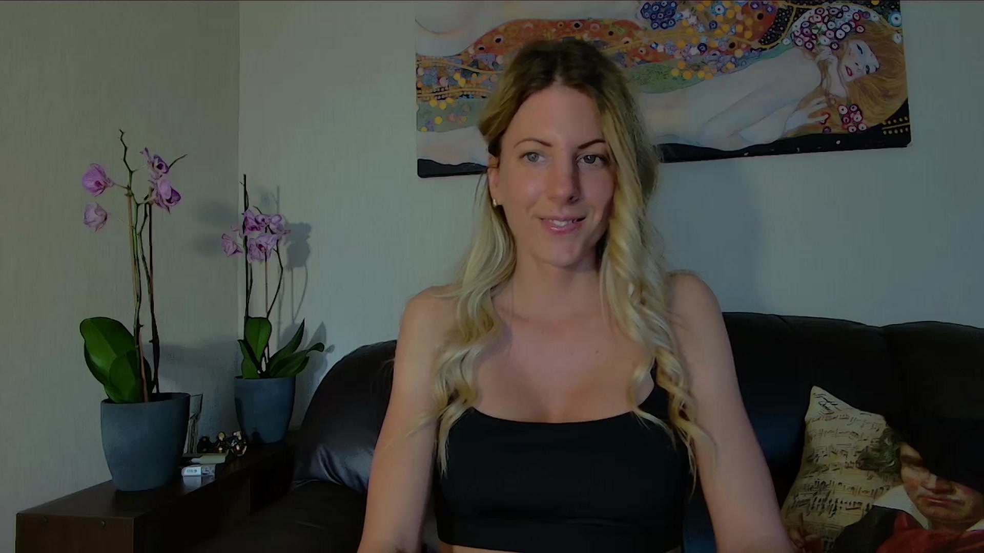 Gallery image thumbnail from Helenadoll's myfreecams stream on, 05/01/2025, 13:23 image 16 of 20