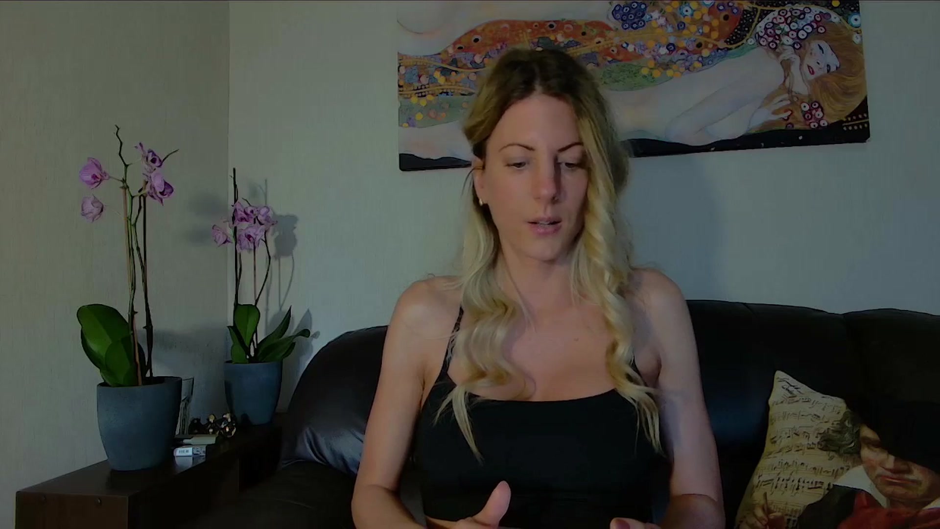 Gallery image thumbnail from Helenadoll's myfreecams stream on, 05/01/2025, 13:23 image 15 of 20
