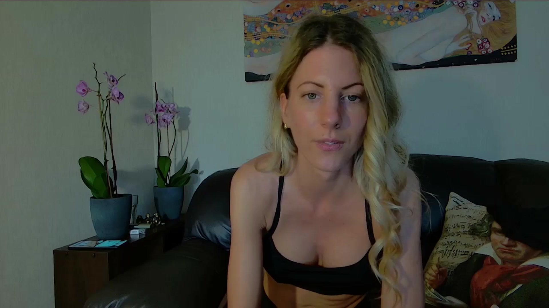 Gallery image thumbnail from Helenadoll's myfreecams stream on, 05/01/2025, 13:23 image 5 of 20